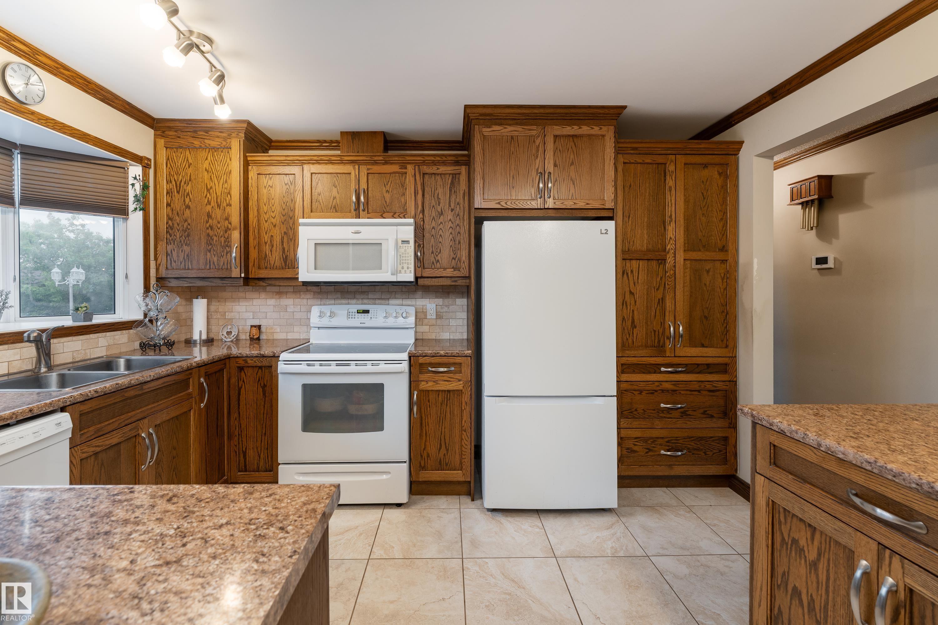 9906 99 Street, Morinville