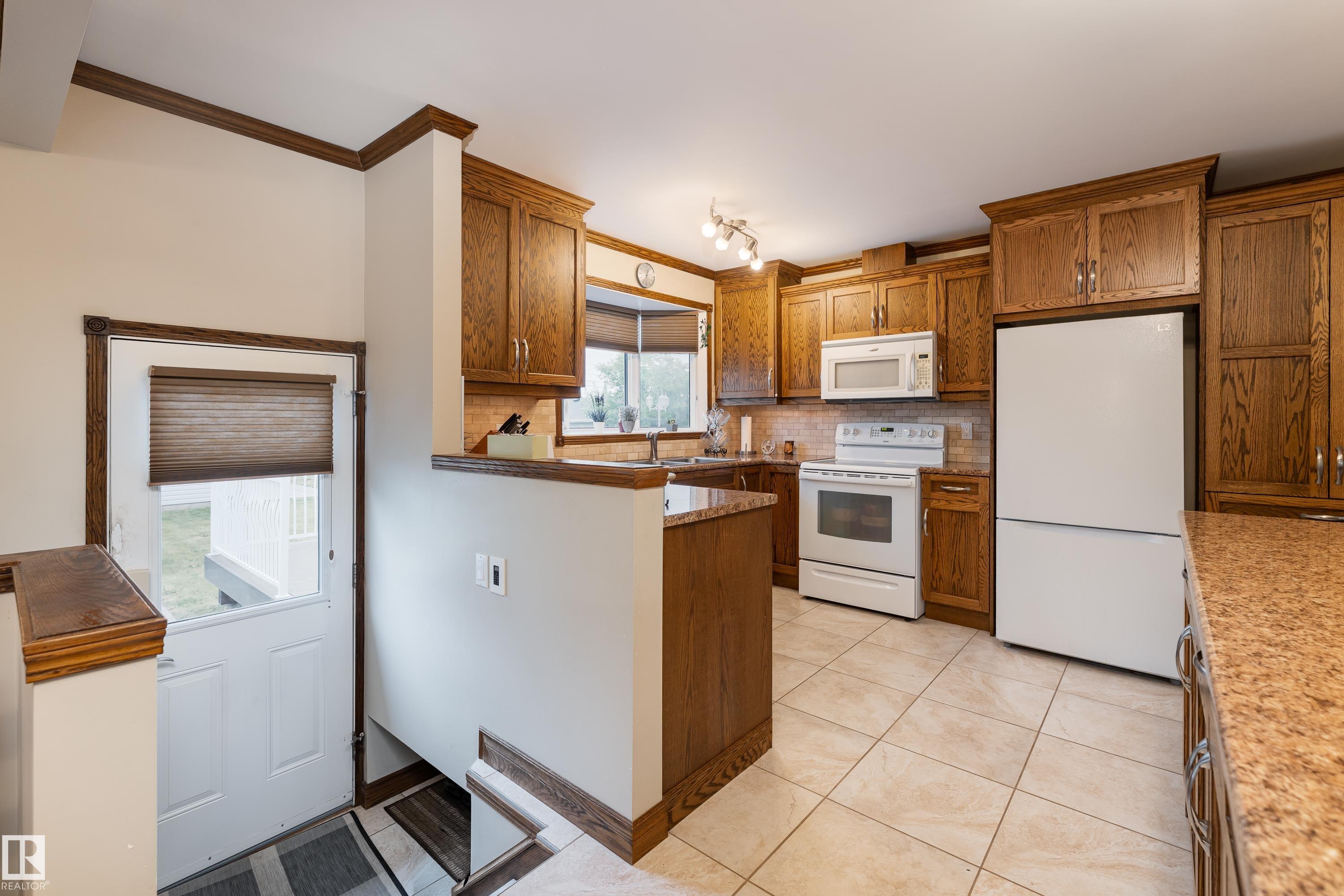 Photo 6 at 9906 99 Street, Morinville