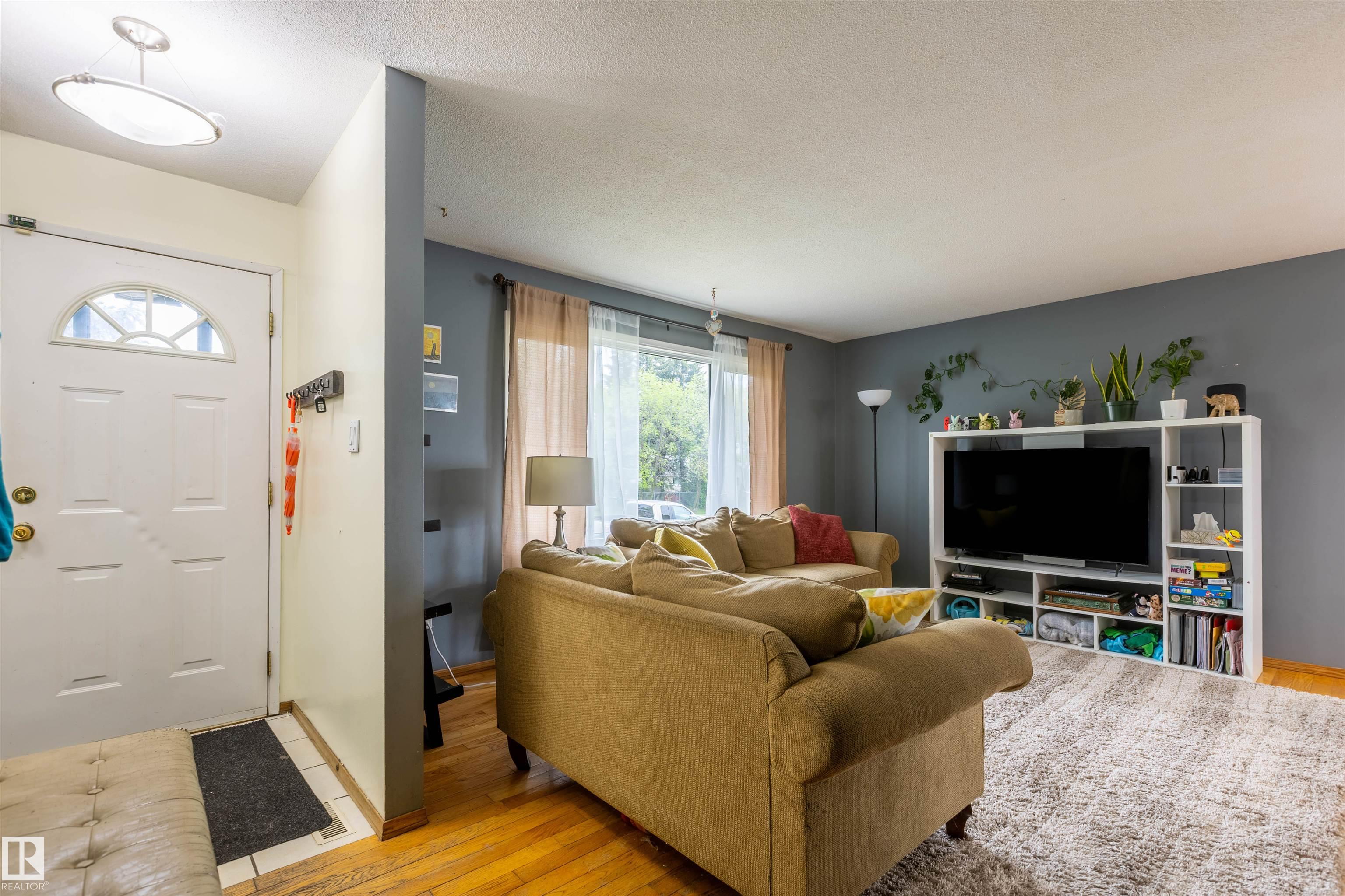9908 99 Street, Morinville