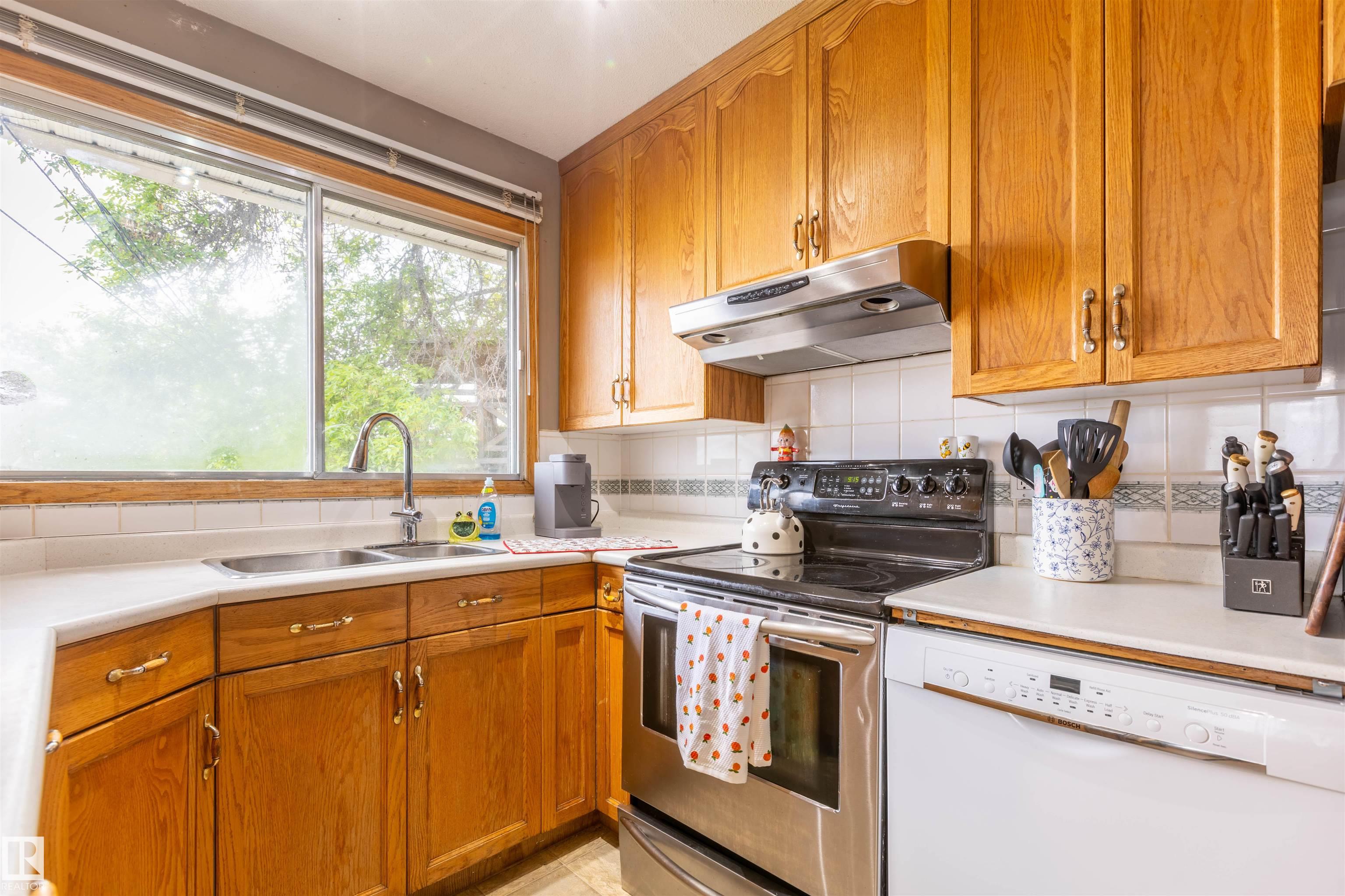Photo 10 at 9908 99 Street, Morinville