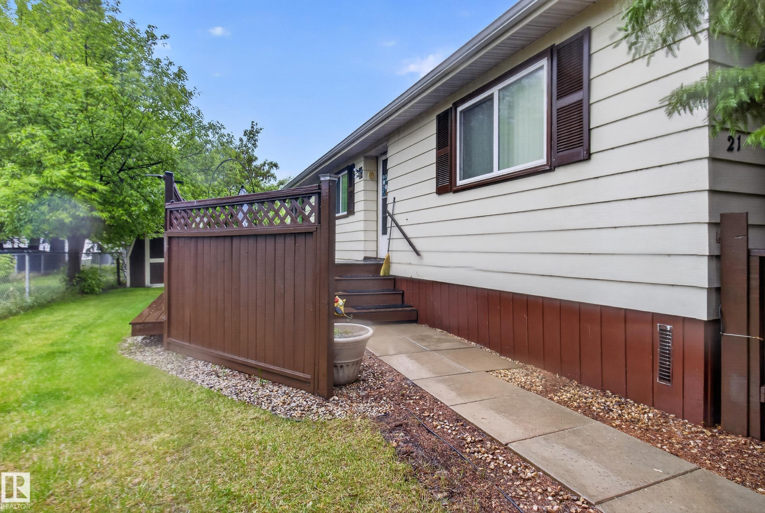 21 Willowdale DR SE