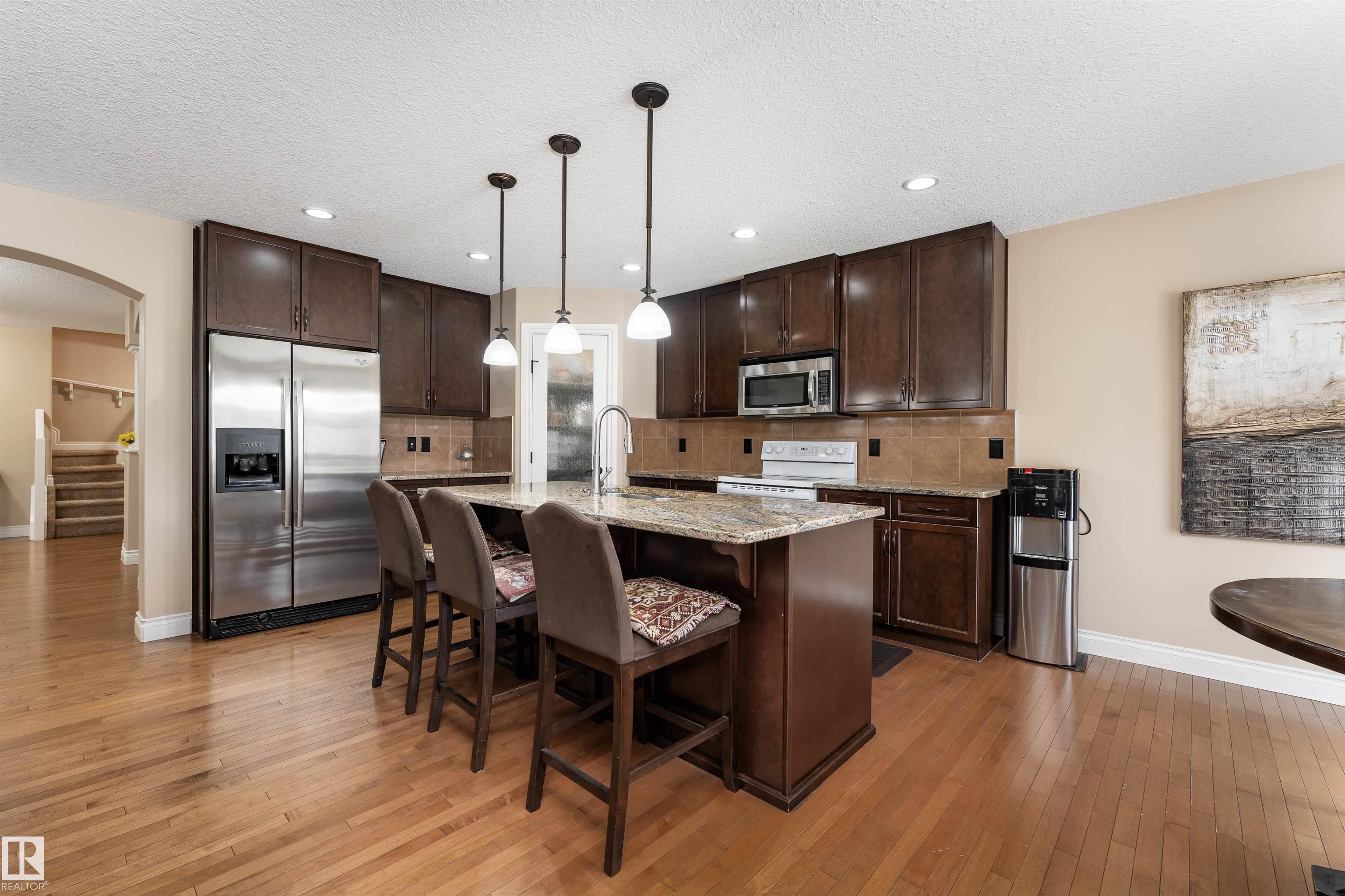 729 37a Avenue NW, Maple Crest, Edmonton