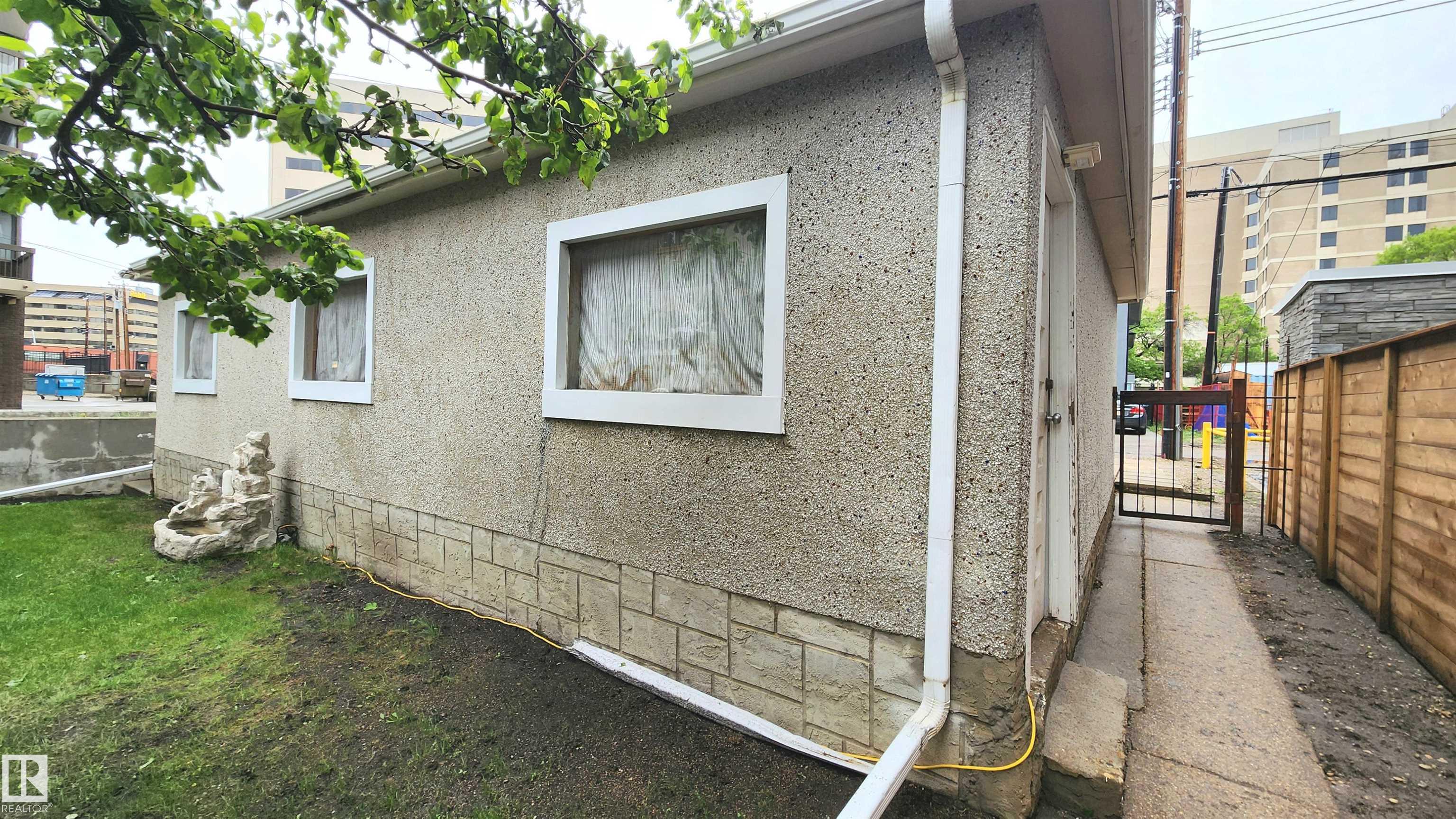 10017 113 Street NW, Wîhkwêntôwin, Edmonton
