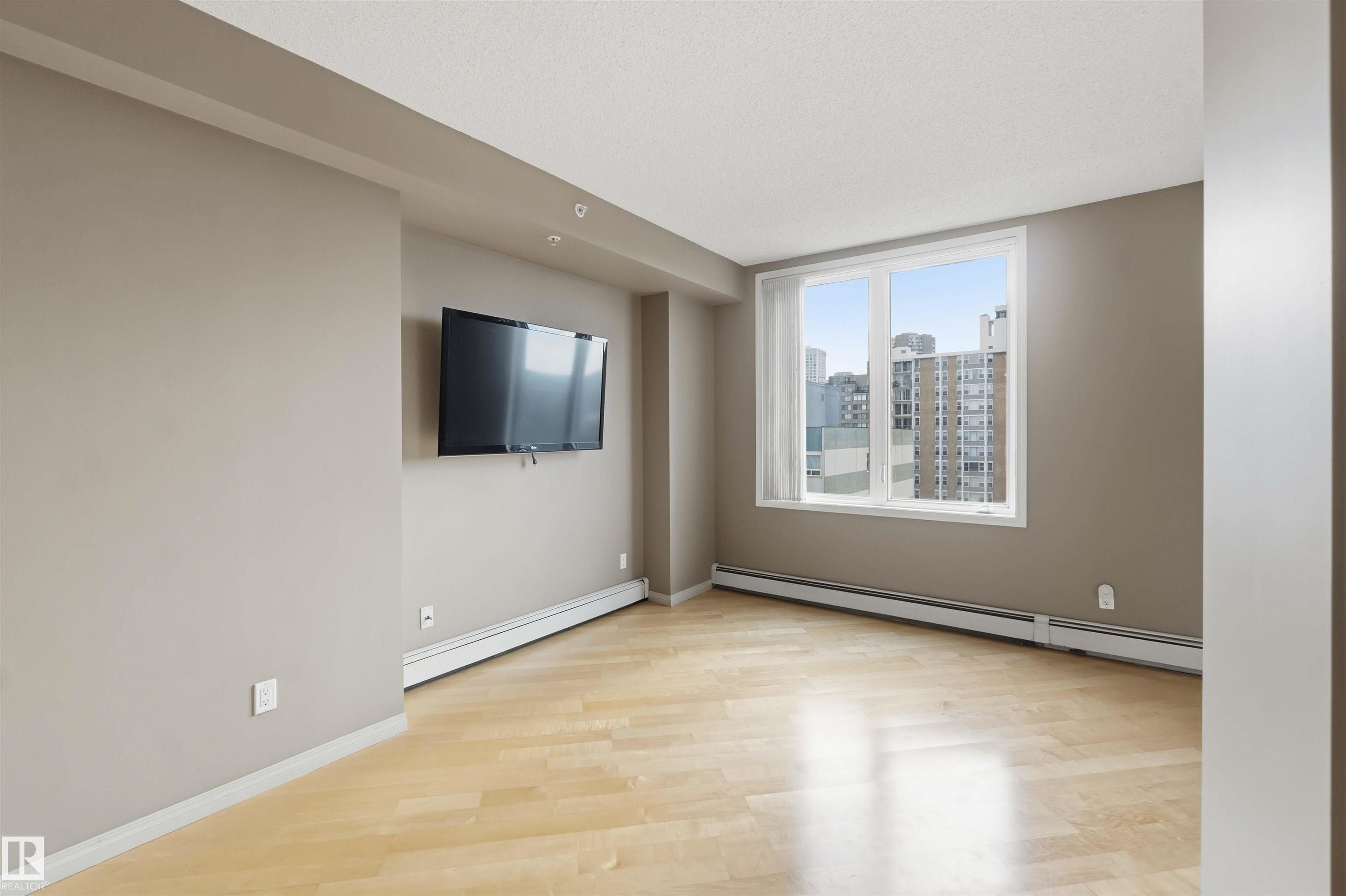 https://zimg.paragon.ice.com/ParagonImages/Property/PM/RAE/225404614/21/0/0/e7842fd33ca9a93b1cf949ed1f0b330c/1/8edc62125a234b39f954226c30f62502/225404614-4599169d-a5bd-4d91-8aa8-24ecf355f65f.JPG