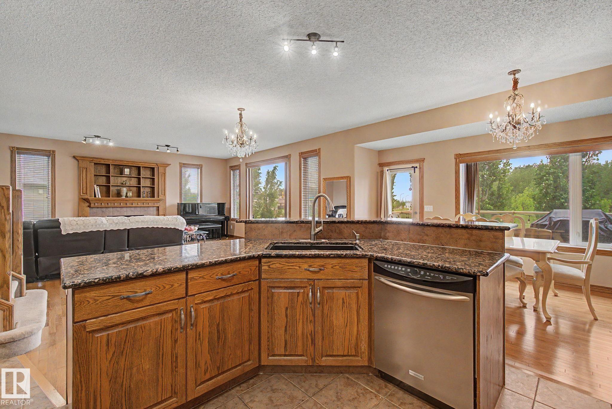 Photo 11 at 20703 90 Avenue NW, Suder Greens, Edmonton