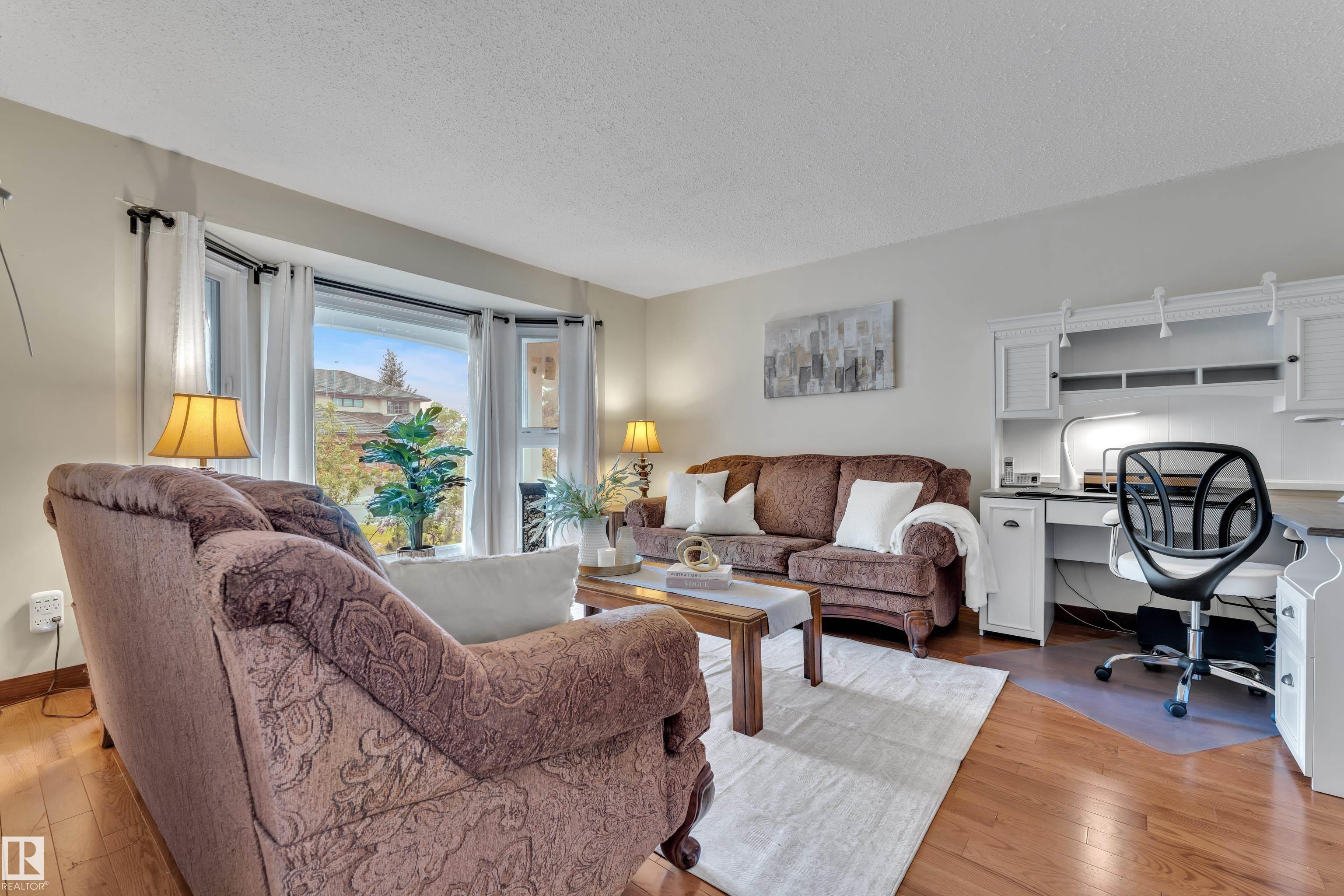 Photo 12 at 10532 154 Avenue NW, Beaumaris, Edmonton