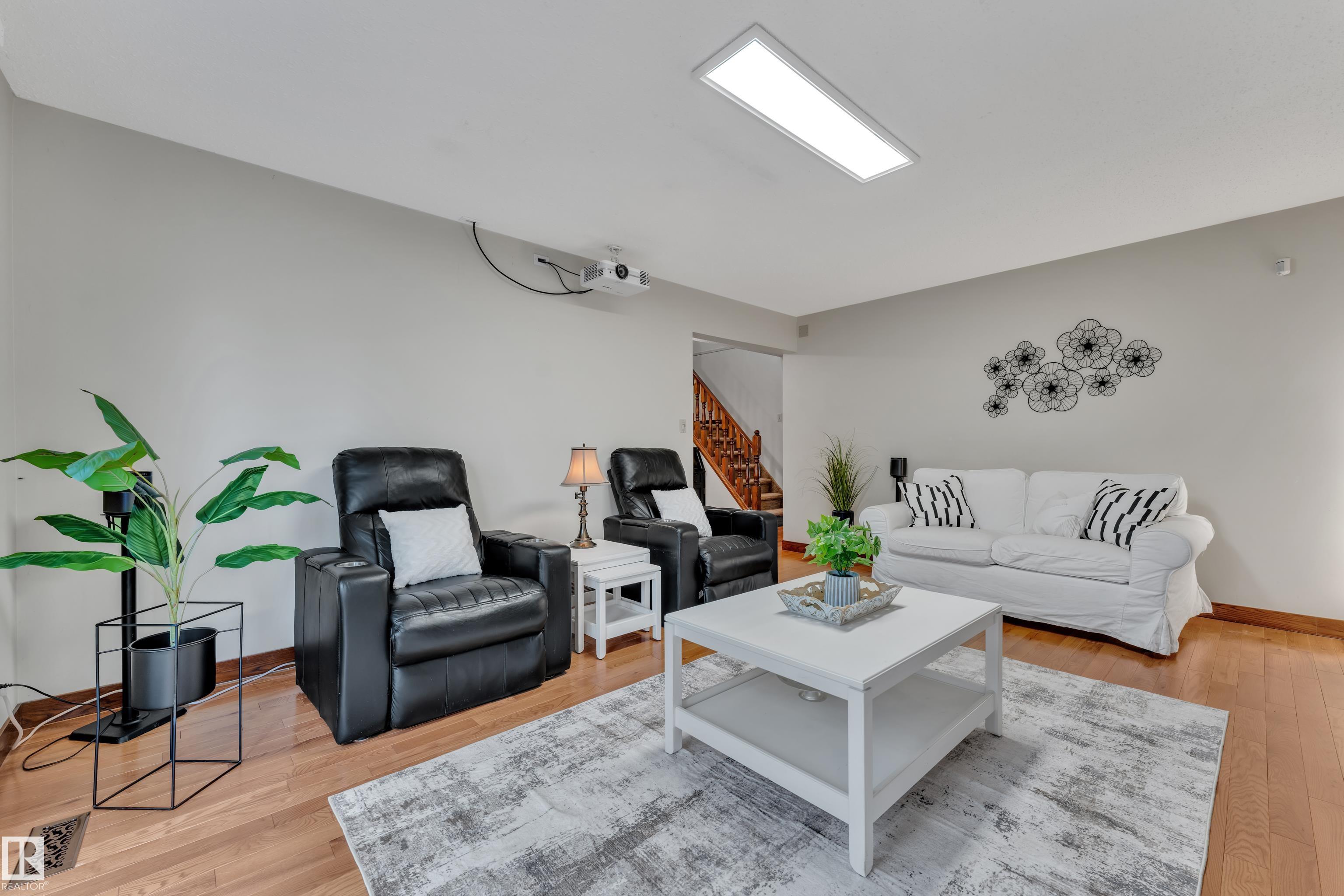 Photo 17 at 10532 154 Avenue NW, Beaumaris, Edmonton