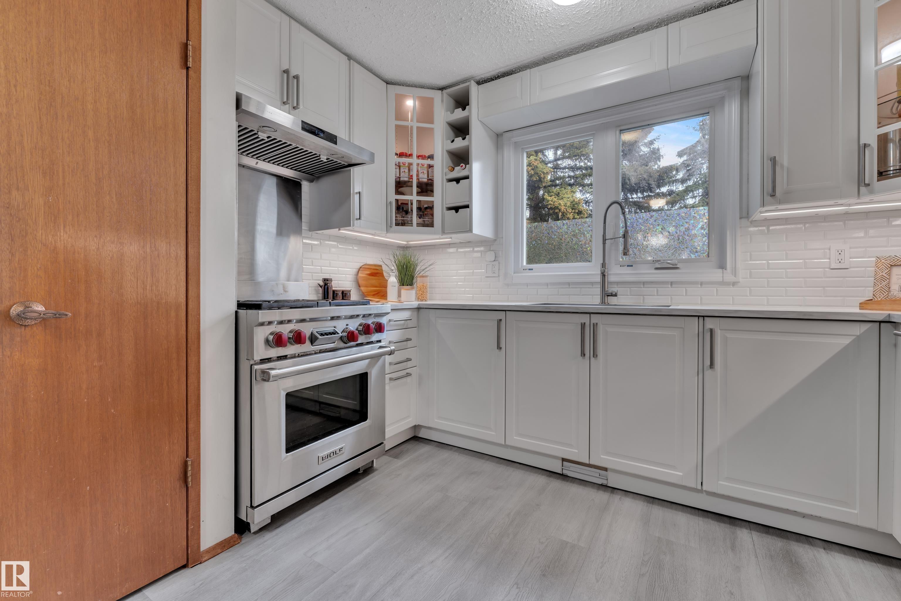 Photo 20 at 10532 154 Avenue NW, Beaumaris, Edmonton