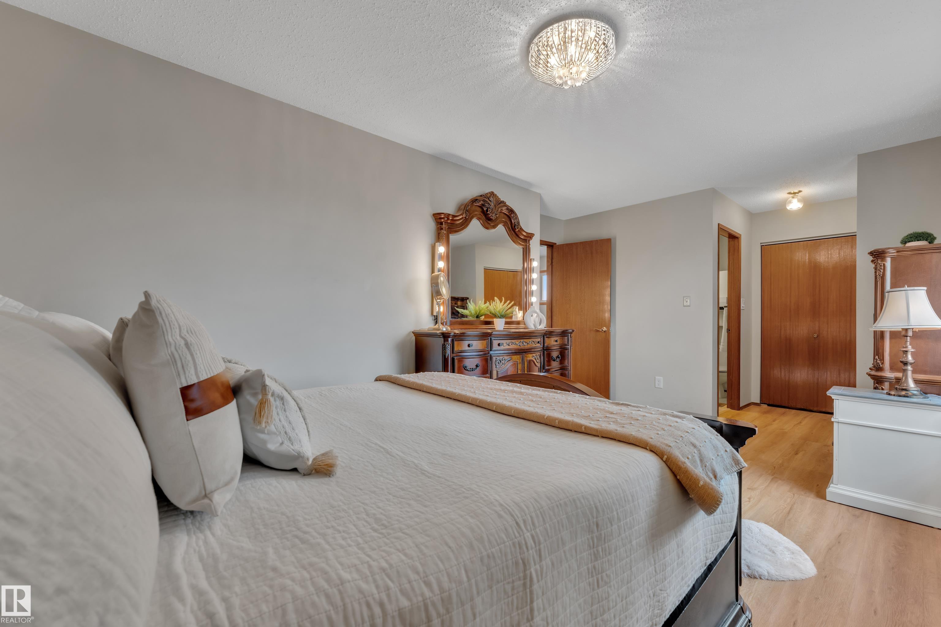 Photo 35 at 10532 154 Avenue NW, Beaumaris, Edmonton