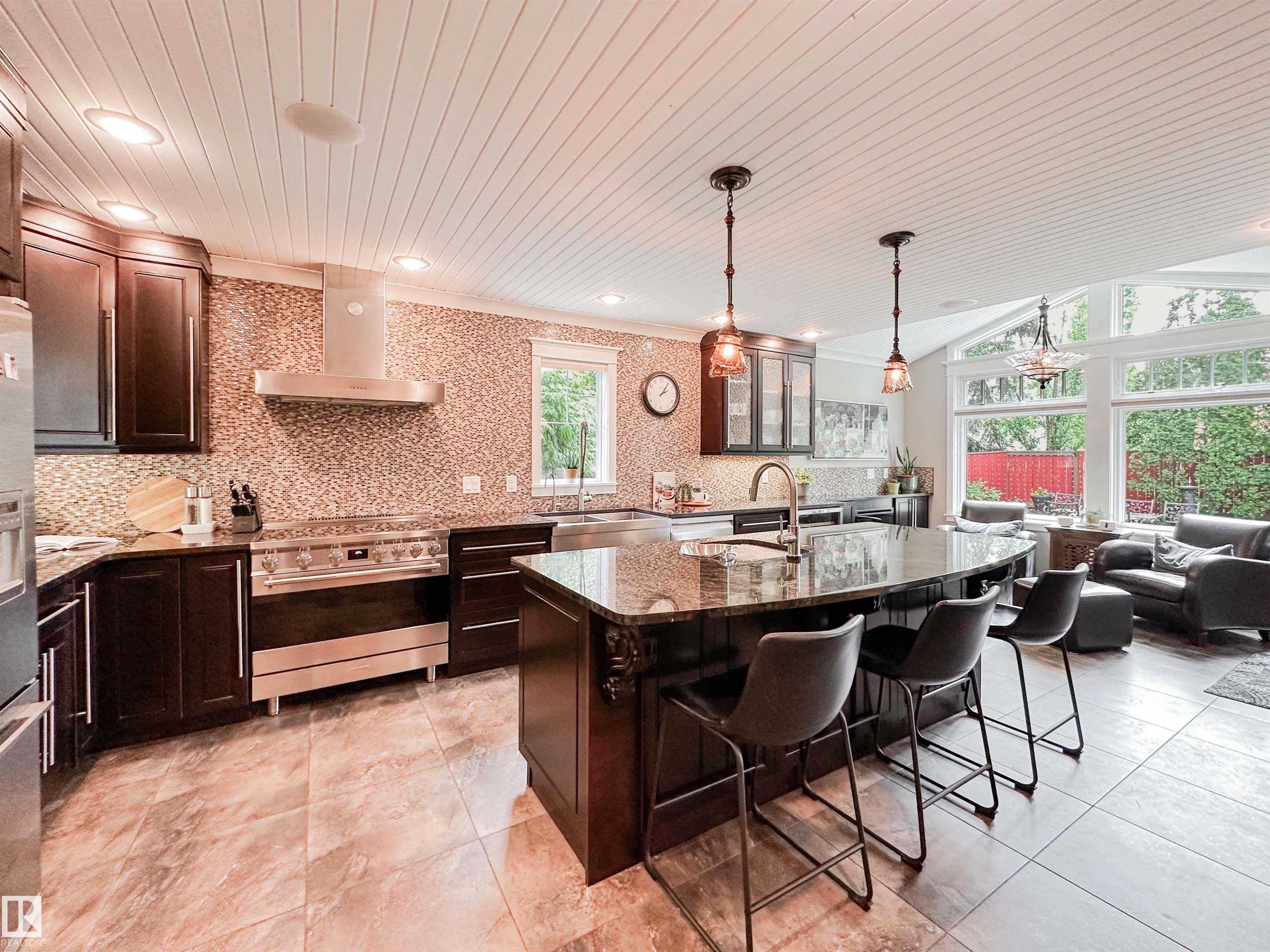 3 Laird Place, Lacombe Park, St. Albert