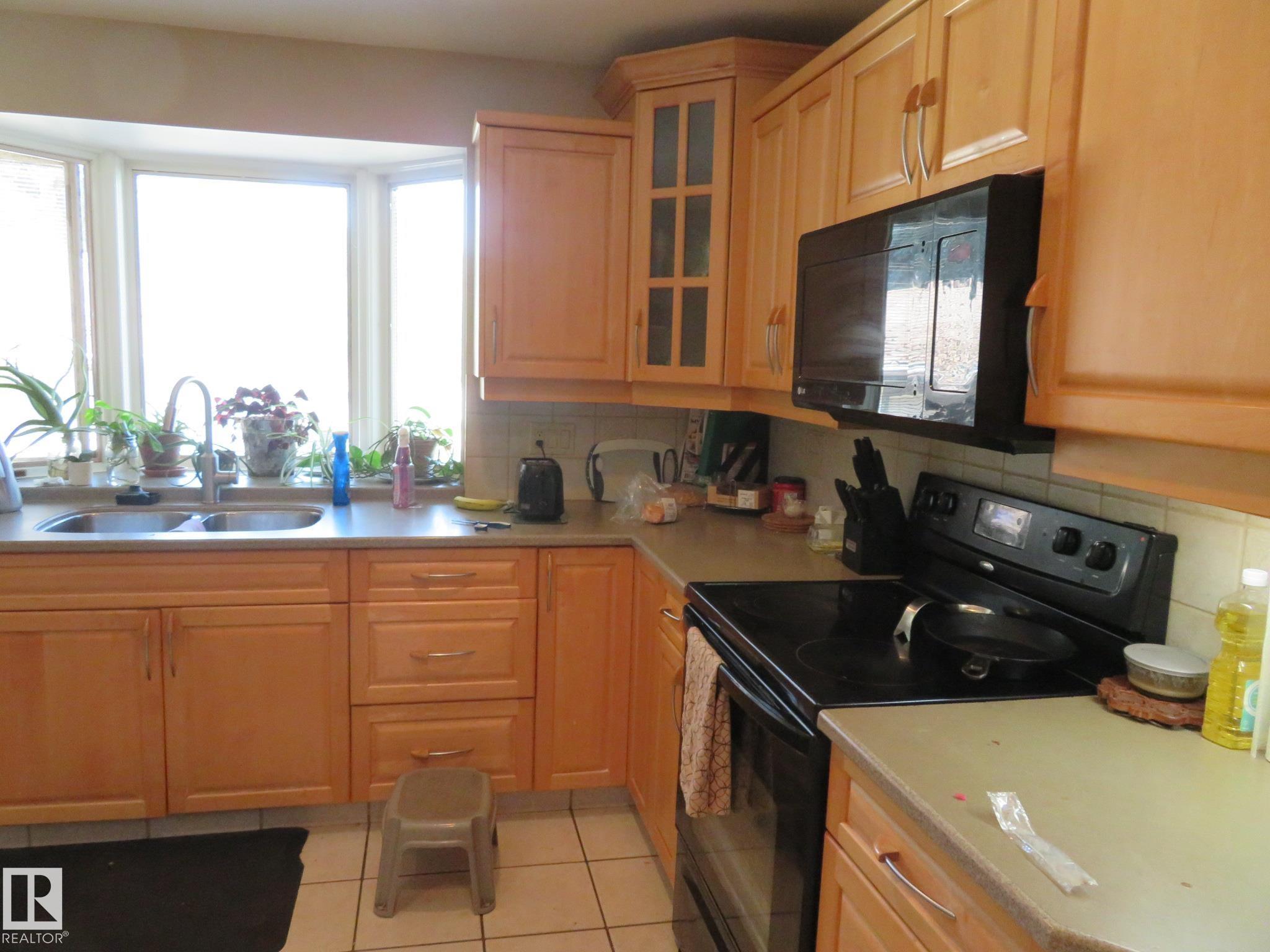 Photo 13 at 10720 57 Avenue NW, Pleasantview, Edmonton