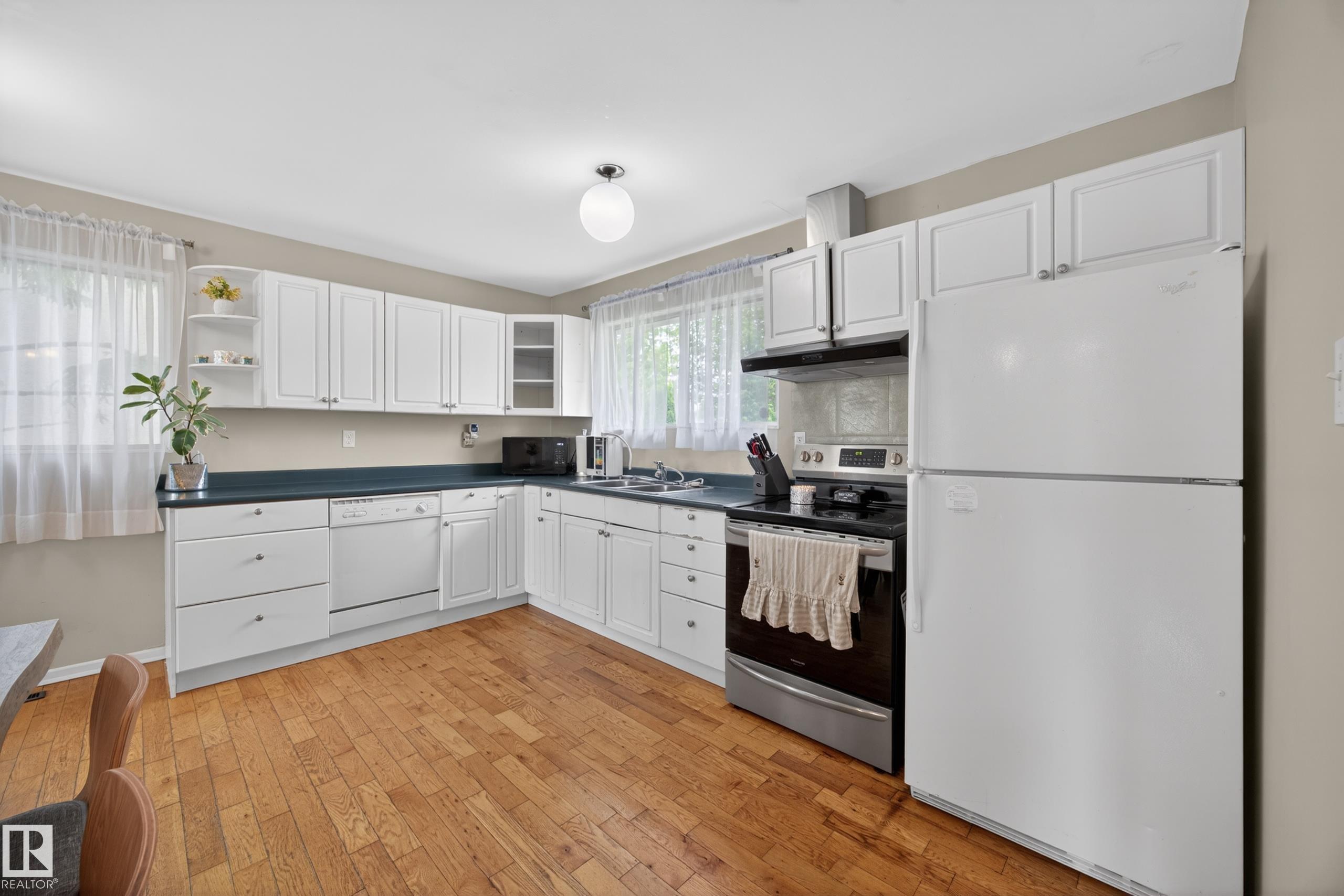 Photo 12 at 5216 104a Street NW, Pleasantview, Edmonton