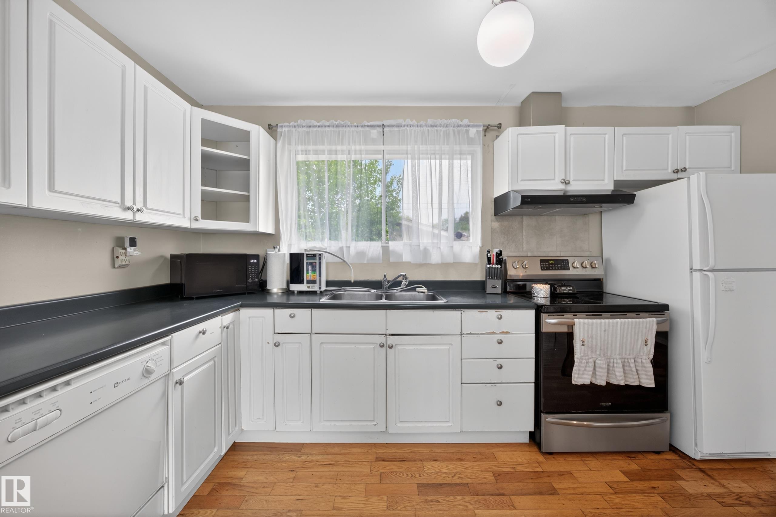 Photo 14 at 5216 104a Street NW, Pleasantview, Edmonton