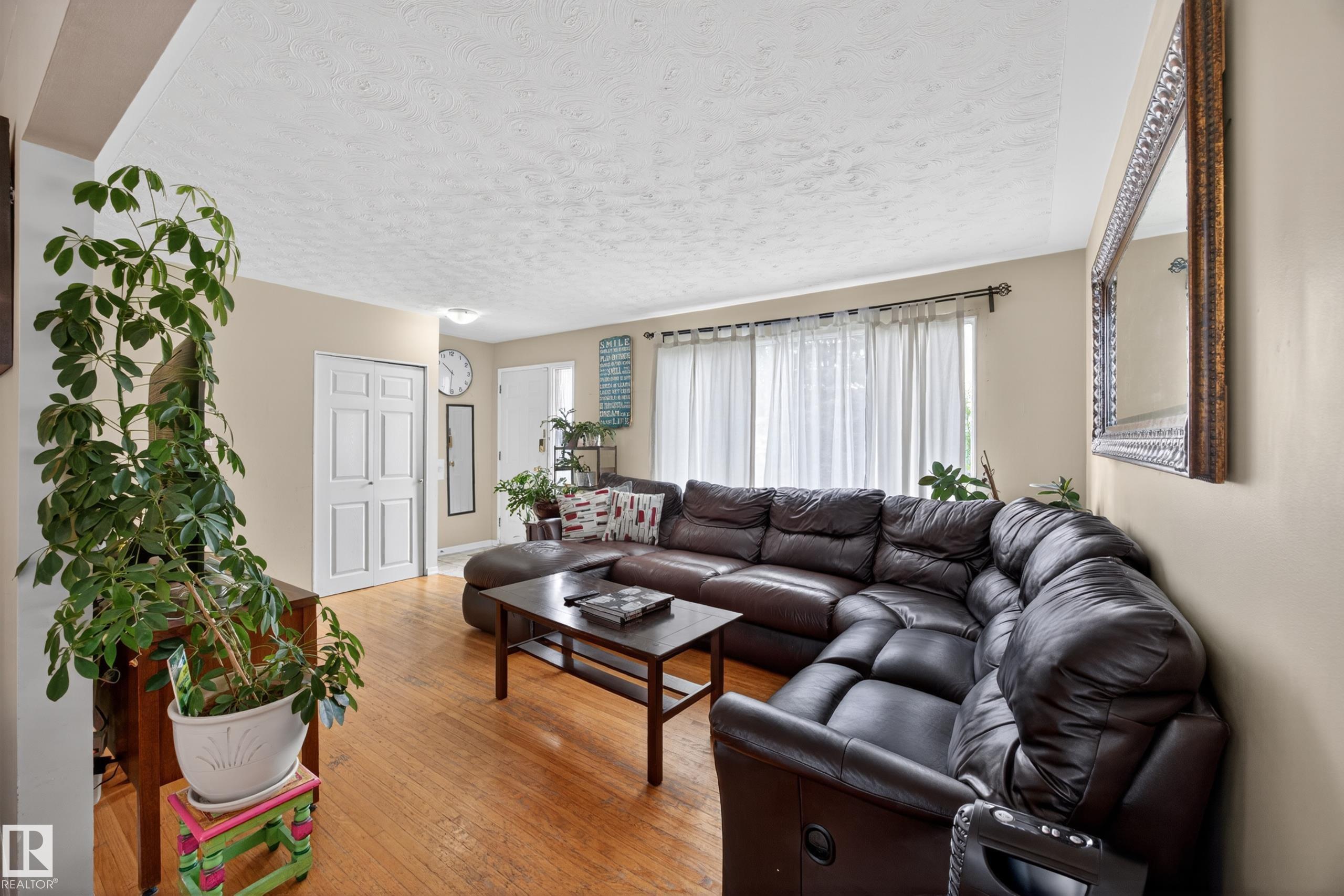 Photo 6 at 5216 104a Street NW, Pleasantview, Edmonton