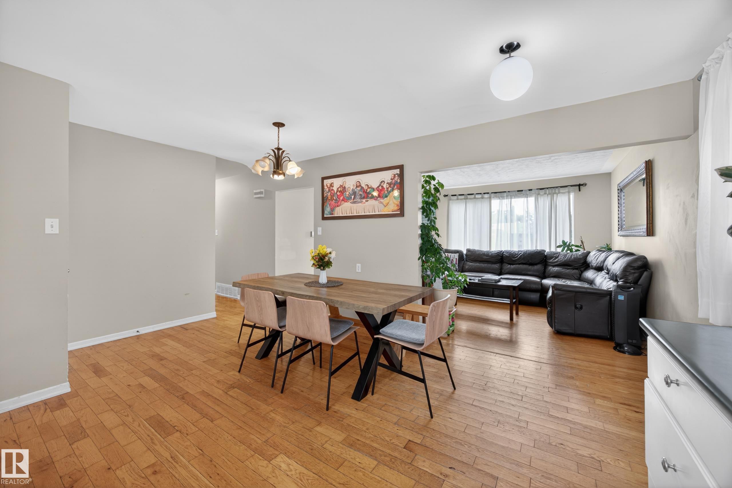 Photo 10 at 5216 104a Street NW, Pleasantview, Edmonton