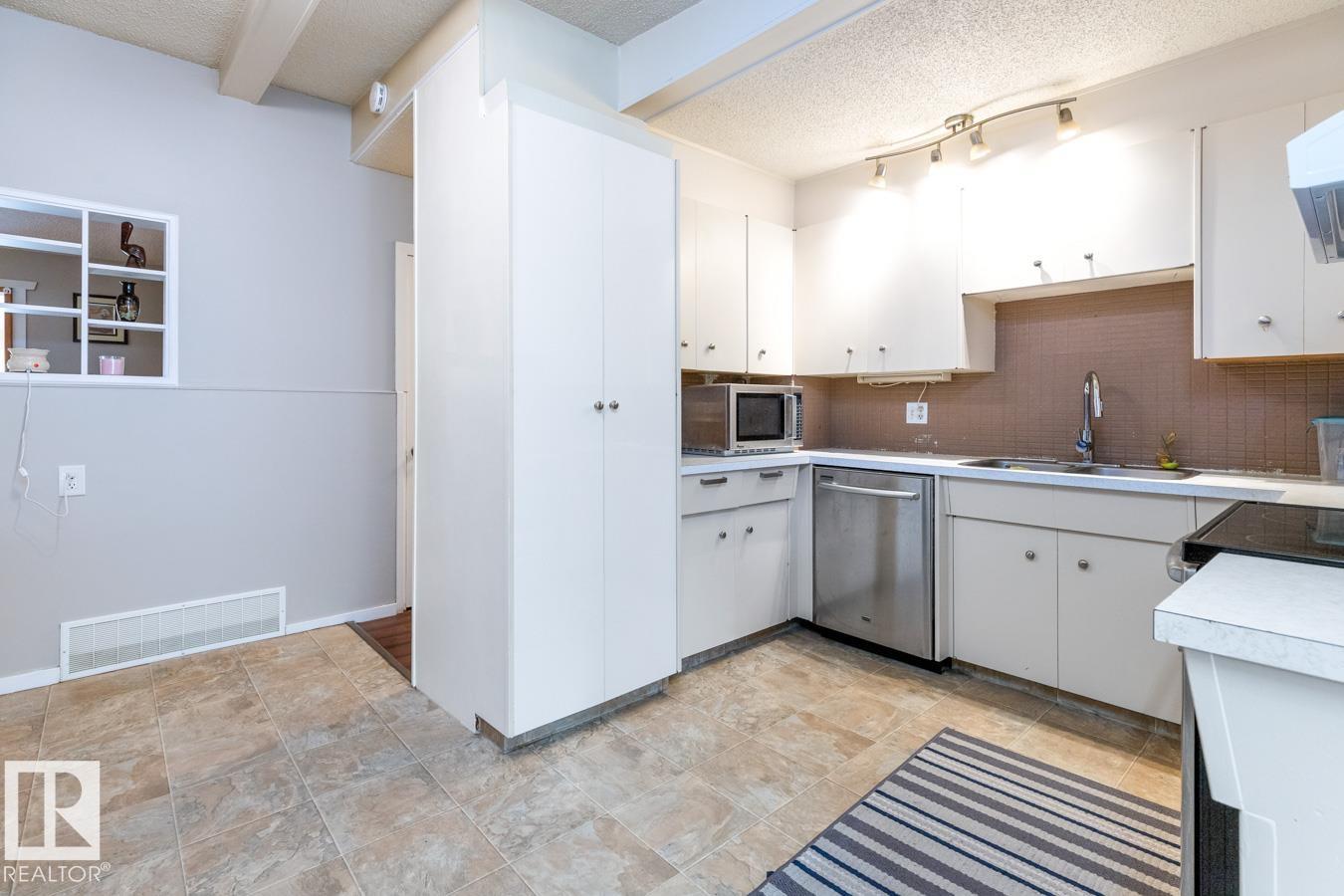 Photo 12 at 6303 89 Avenue NW, Kenilworth, Edmonton