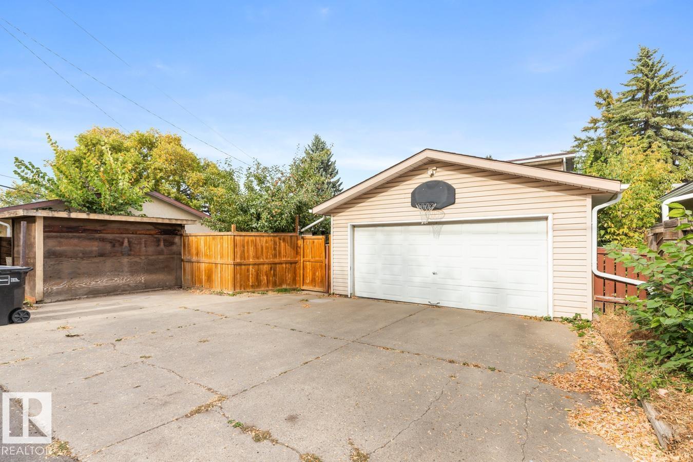 Photo 42 at 6303 89 Avenue NW, Kenilworth, Edmonton