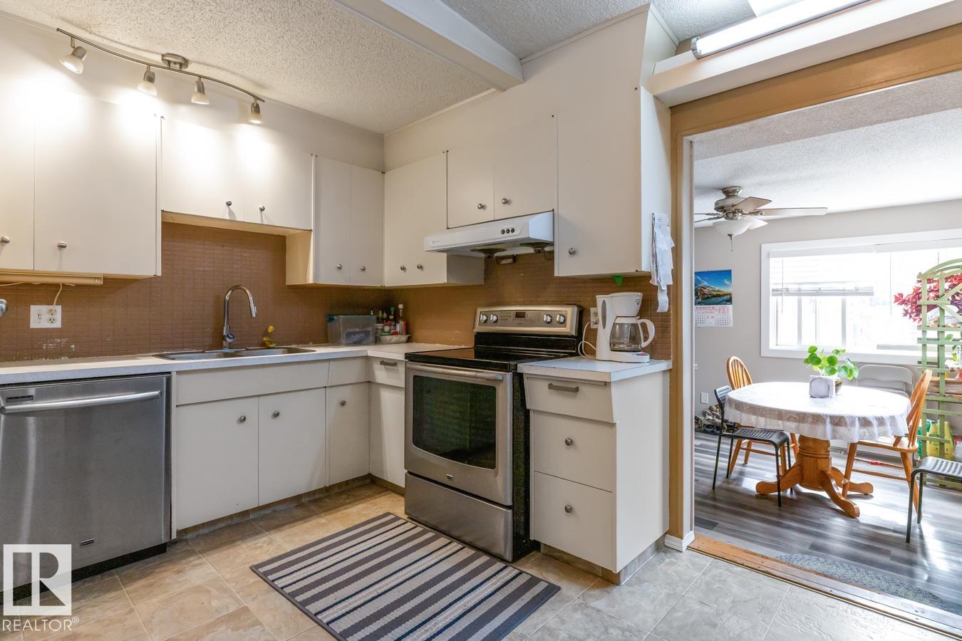 Photo 10 at 6303 89 Avenue NW, Kenilworth, Edmonton