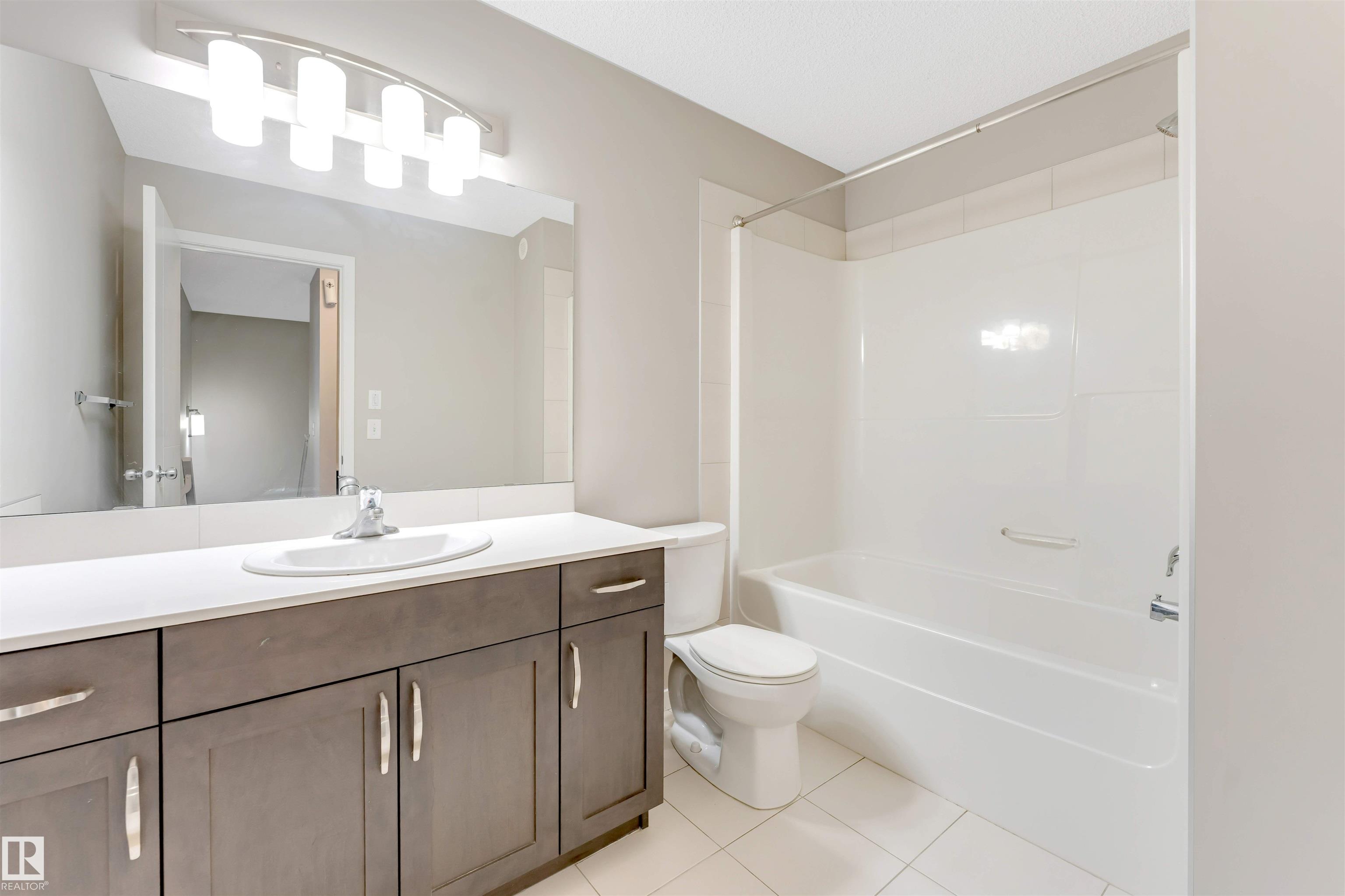 Photo 11 at 1217 29 Street NW, Laurel, Edmonton
