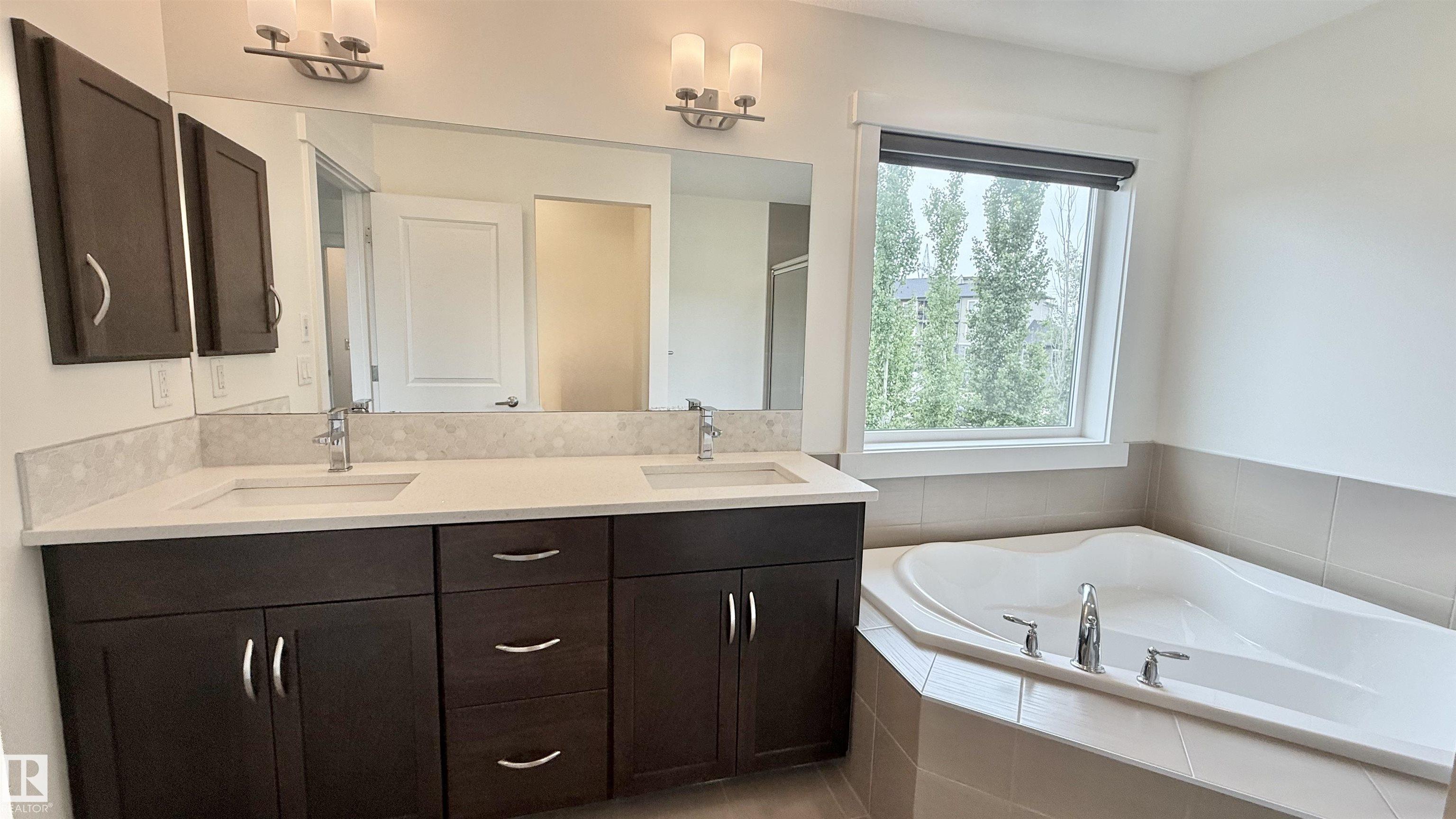 Photo 31 at 3962 Claxton Loop SW, Chappelle Area, Edmonton