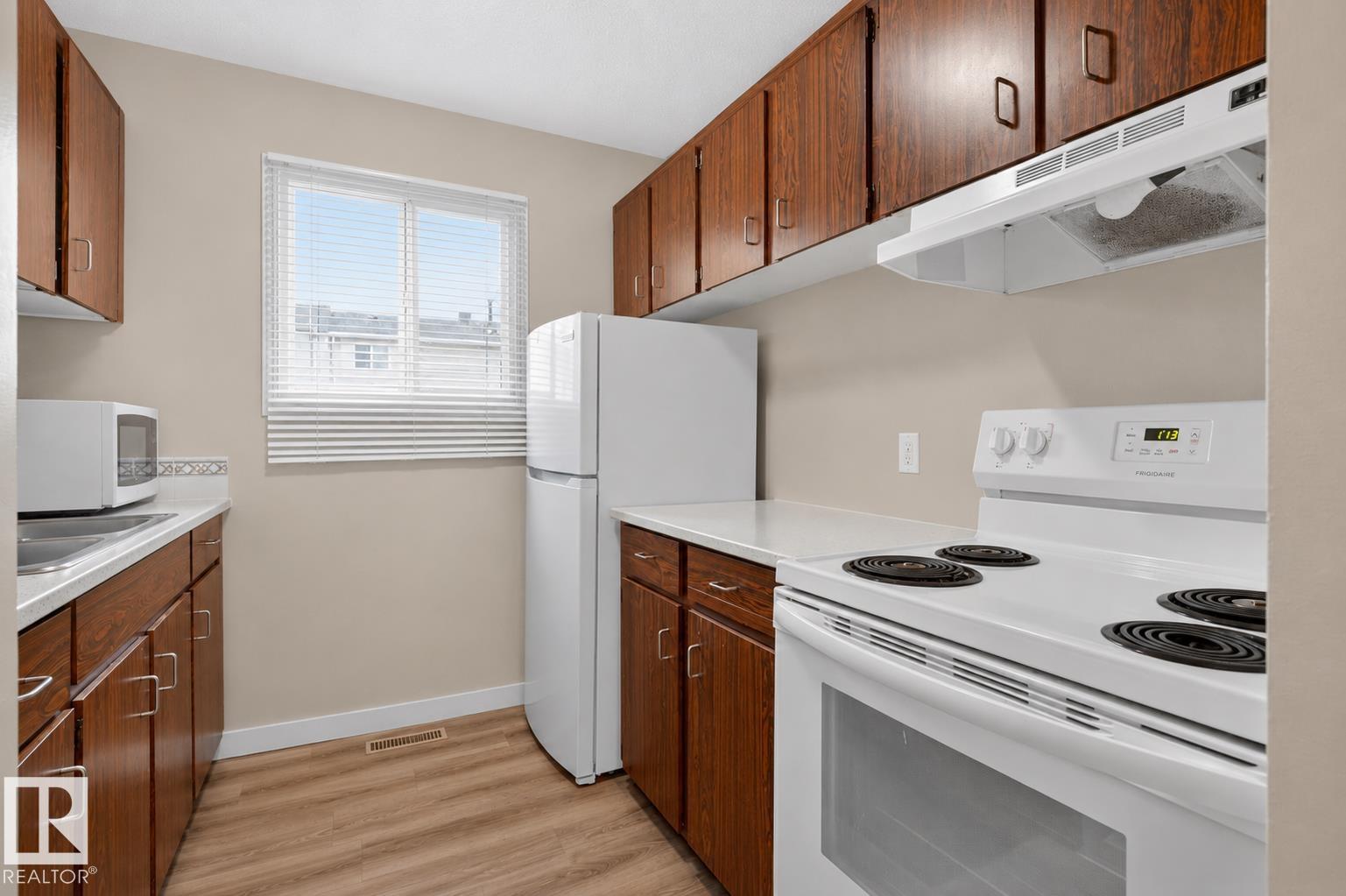 Photo 7 at 11368 139 Avenue NW, Carlisle, Edmonton