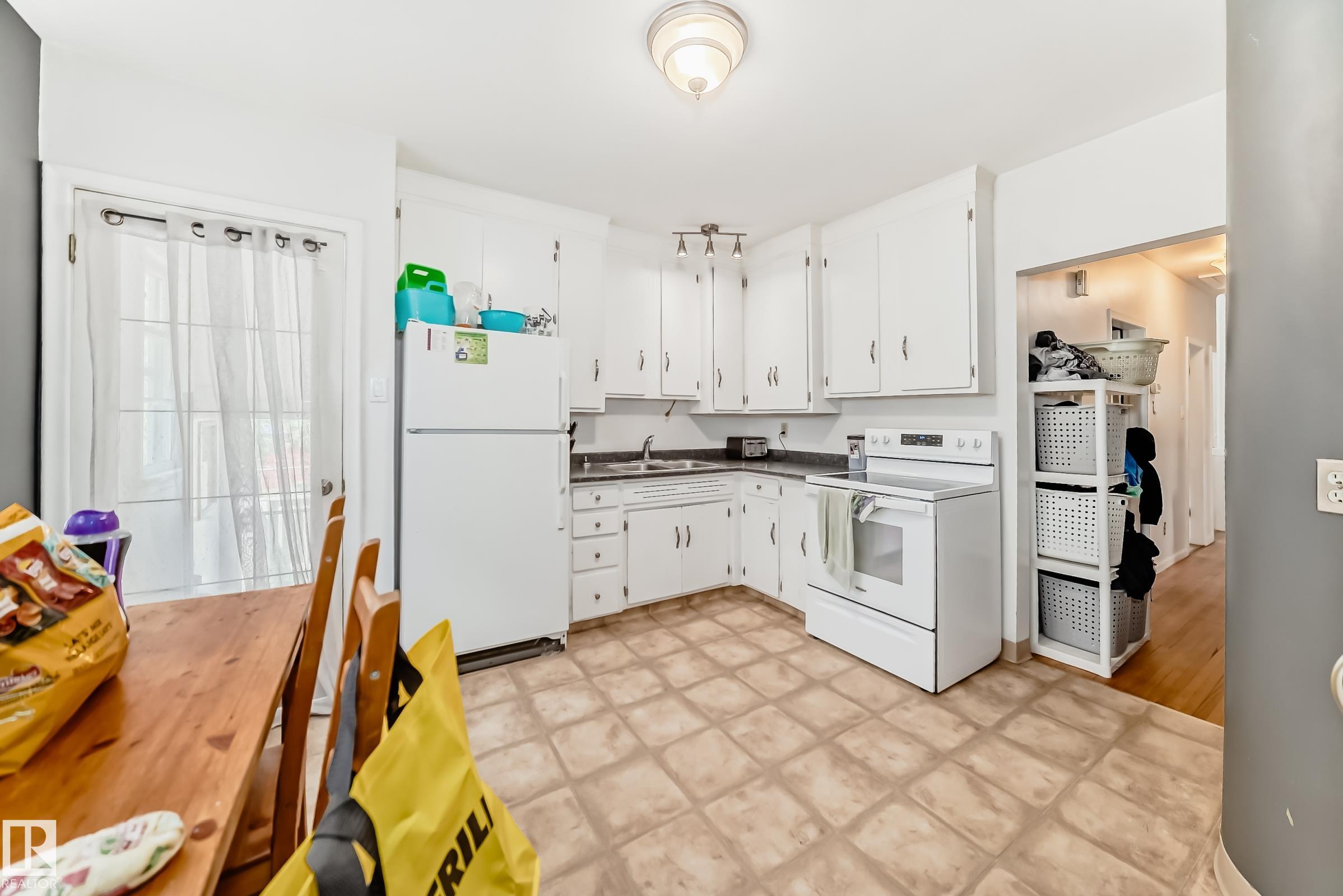 10958 65 AV NW 2