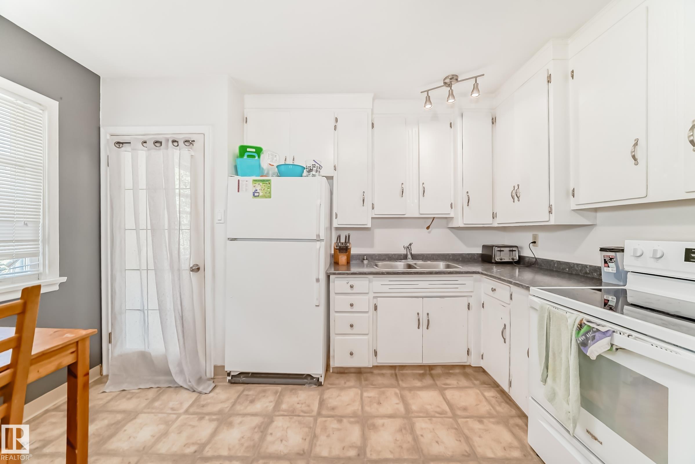 10958 65 AV NW 3