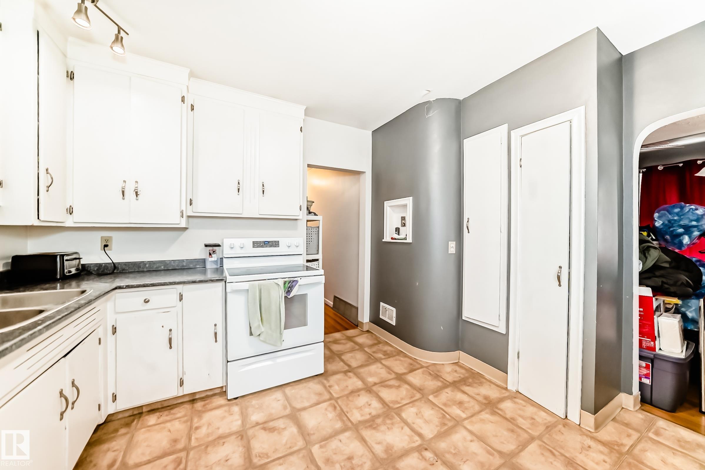 10958 65 AV NW 4