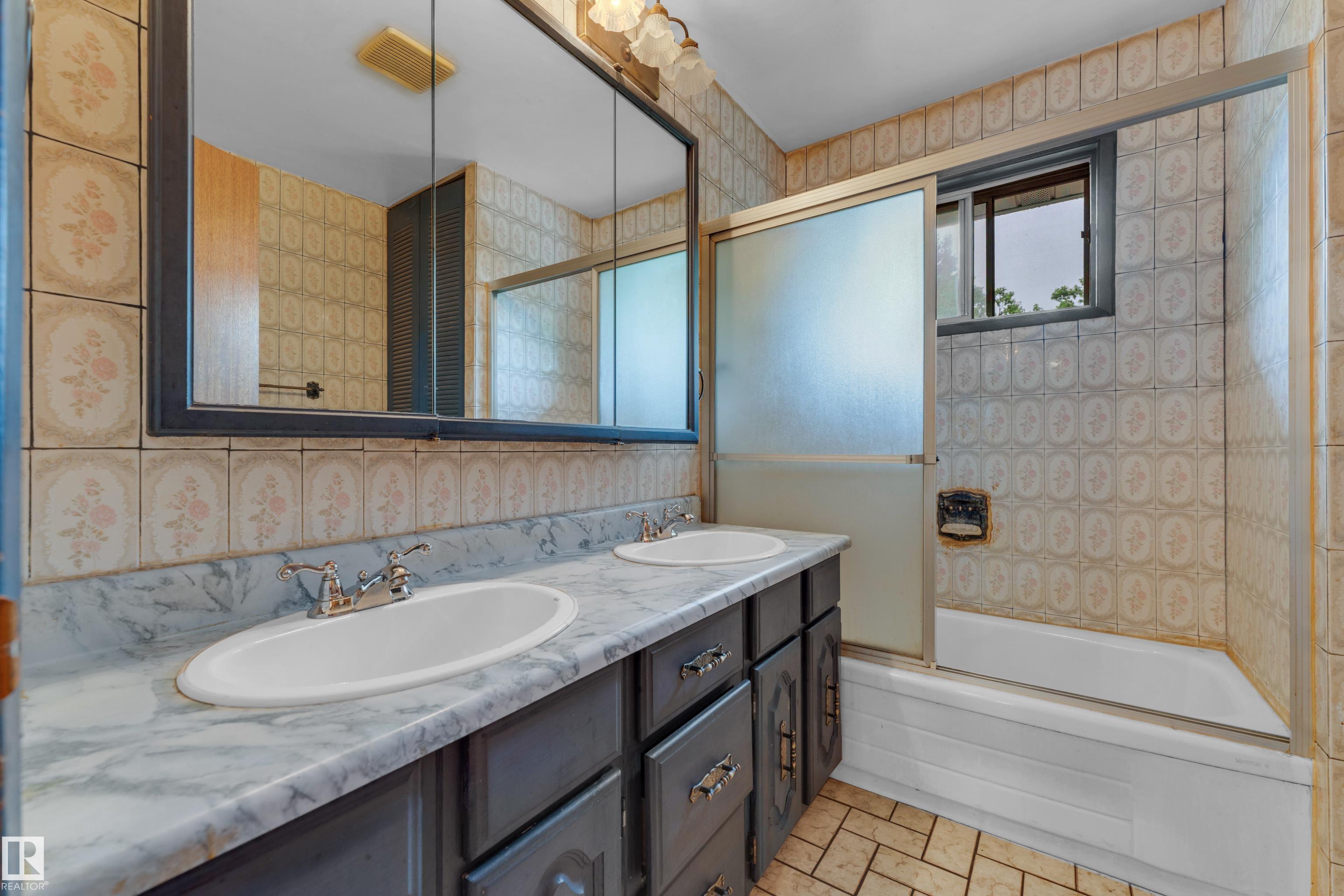 Photo 33 at 10819 54 Avenue NW, Pleasantview, Edmonton