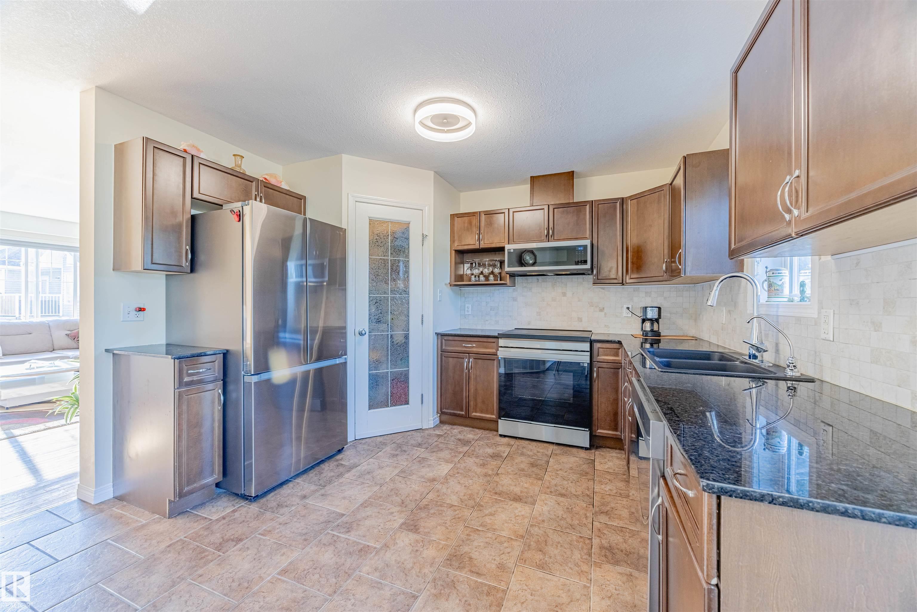 Photo 14 at 405 - 178 Bridgeport Boulevard, Bridgeport, Leduc