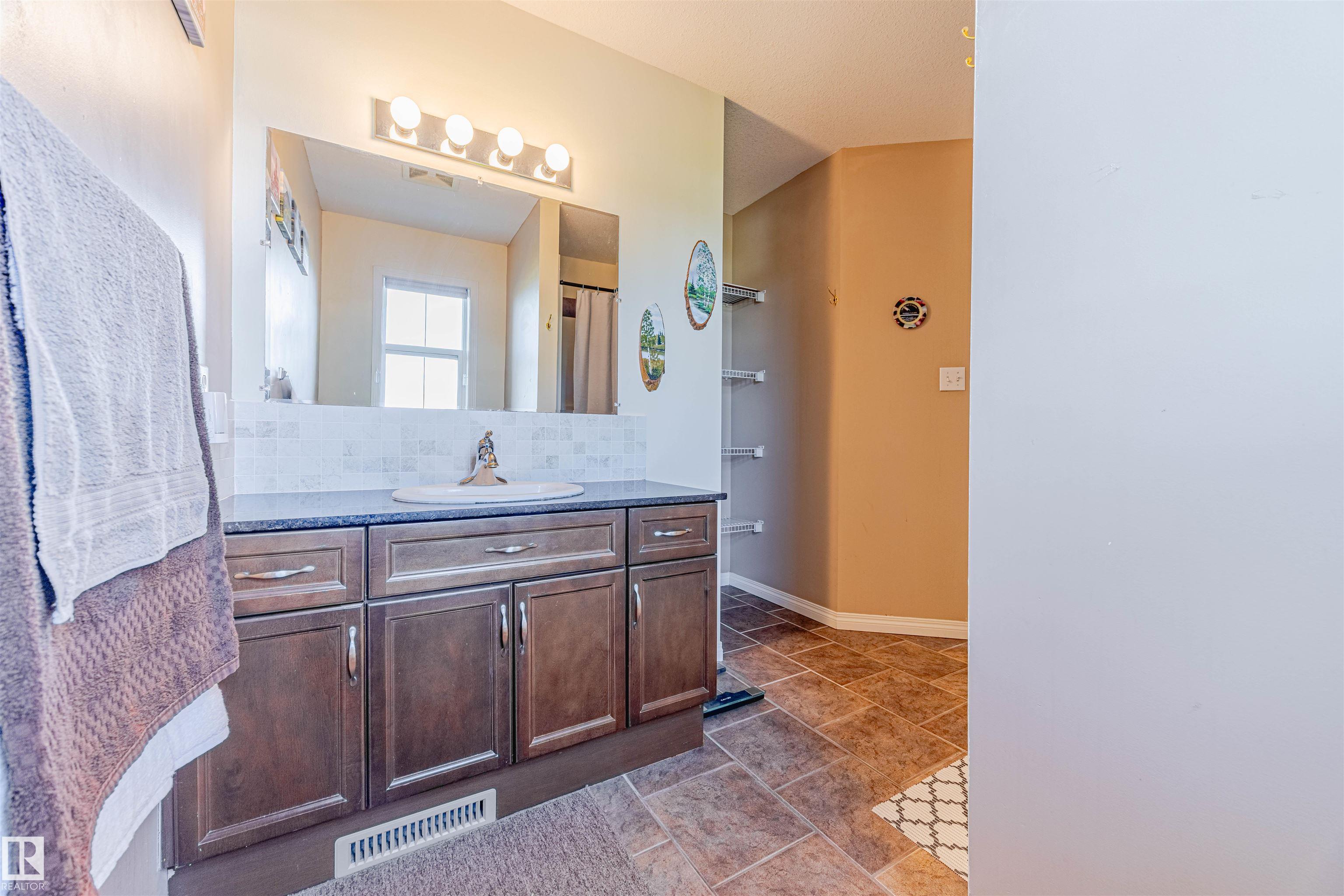 Photo 22 at 405 - 178 Bridgeport Boulevard, Bridgeport, Leduc