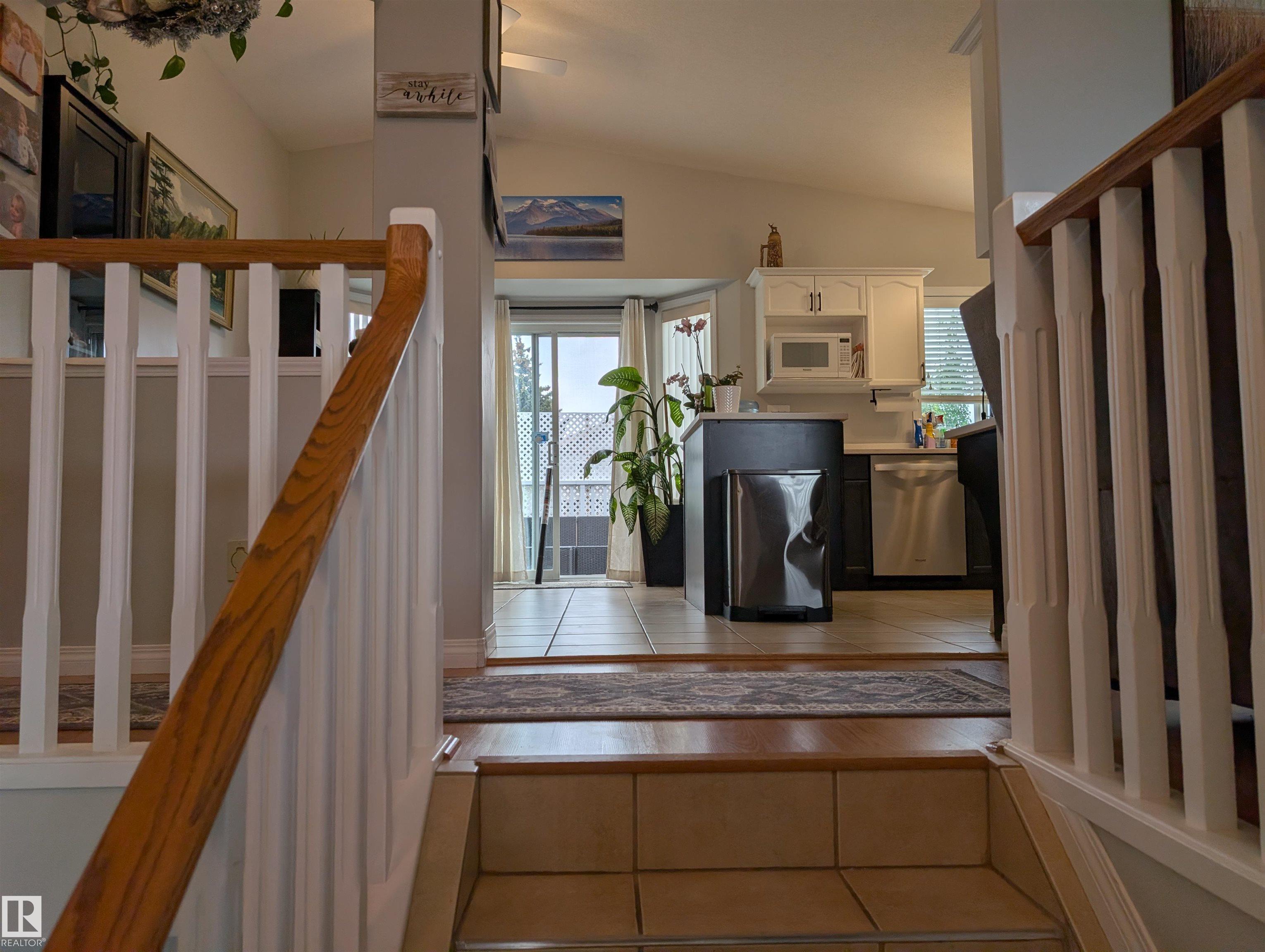 Photo 11 at 1113 Hermitage Road NW, Overlanders, Edmonton