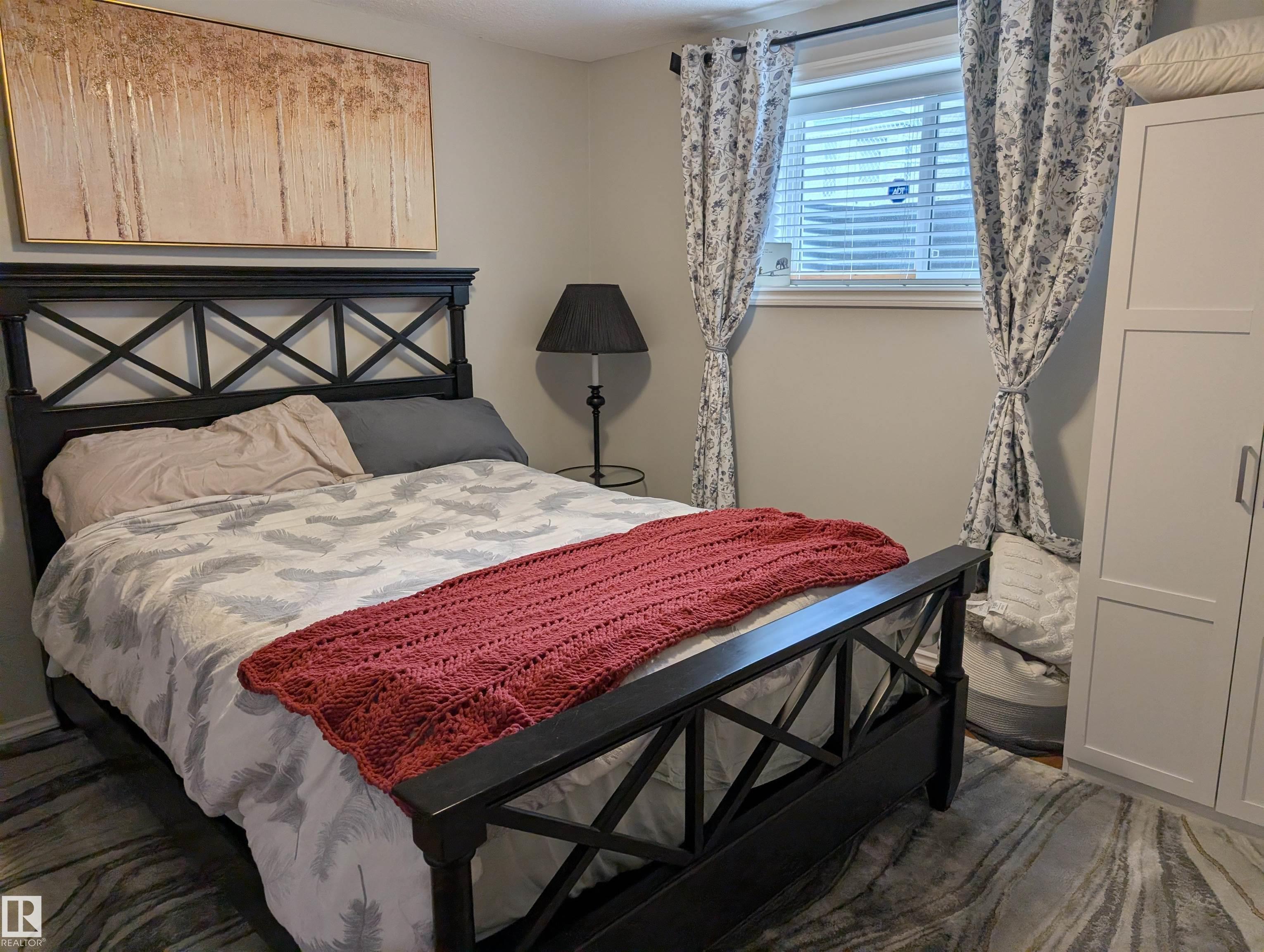 Photo 24 at 1113 Hermitage Road NW, Overlanders, Edmonton