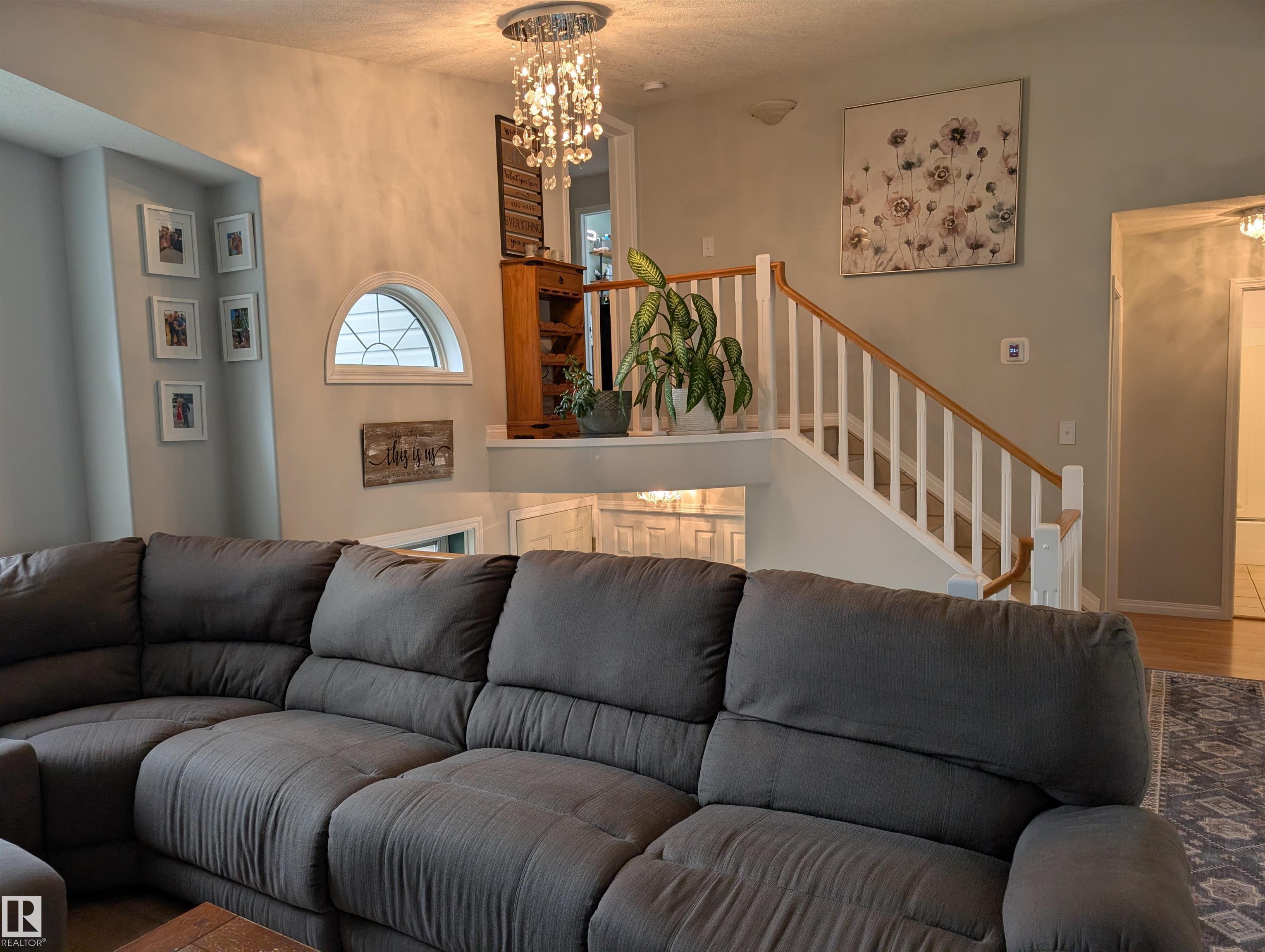 Photo 6 at 1113 Hermitage Road NW, Overlanders, Edmonton