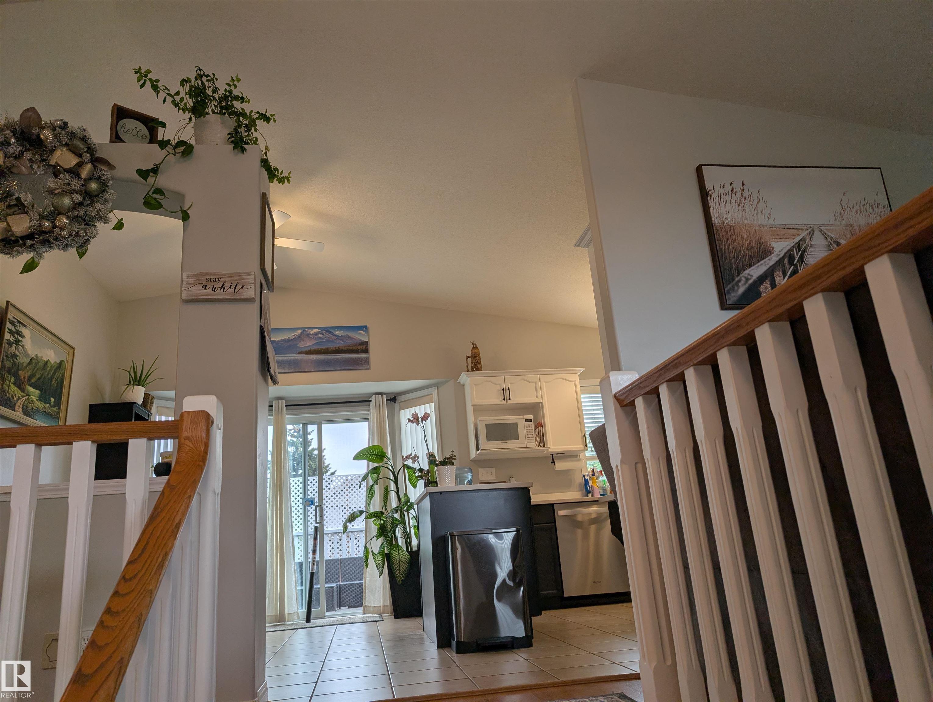 Photo 9 at 1113 Hermitage Road NW, Overlanders, Edmonton