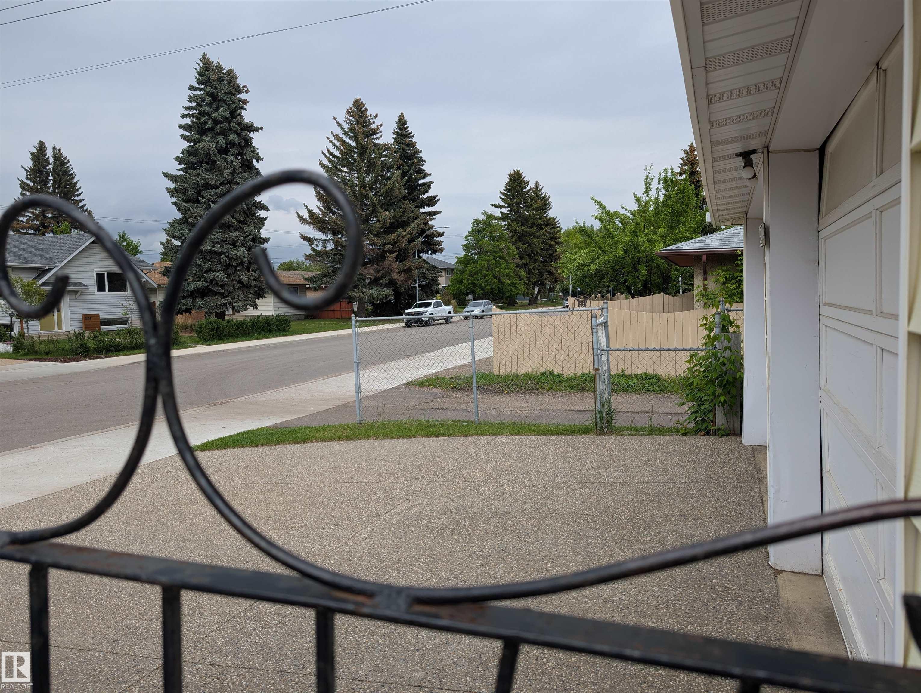 Photo 19 at 9443 75 Street NW, Ottewell, Edmonton