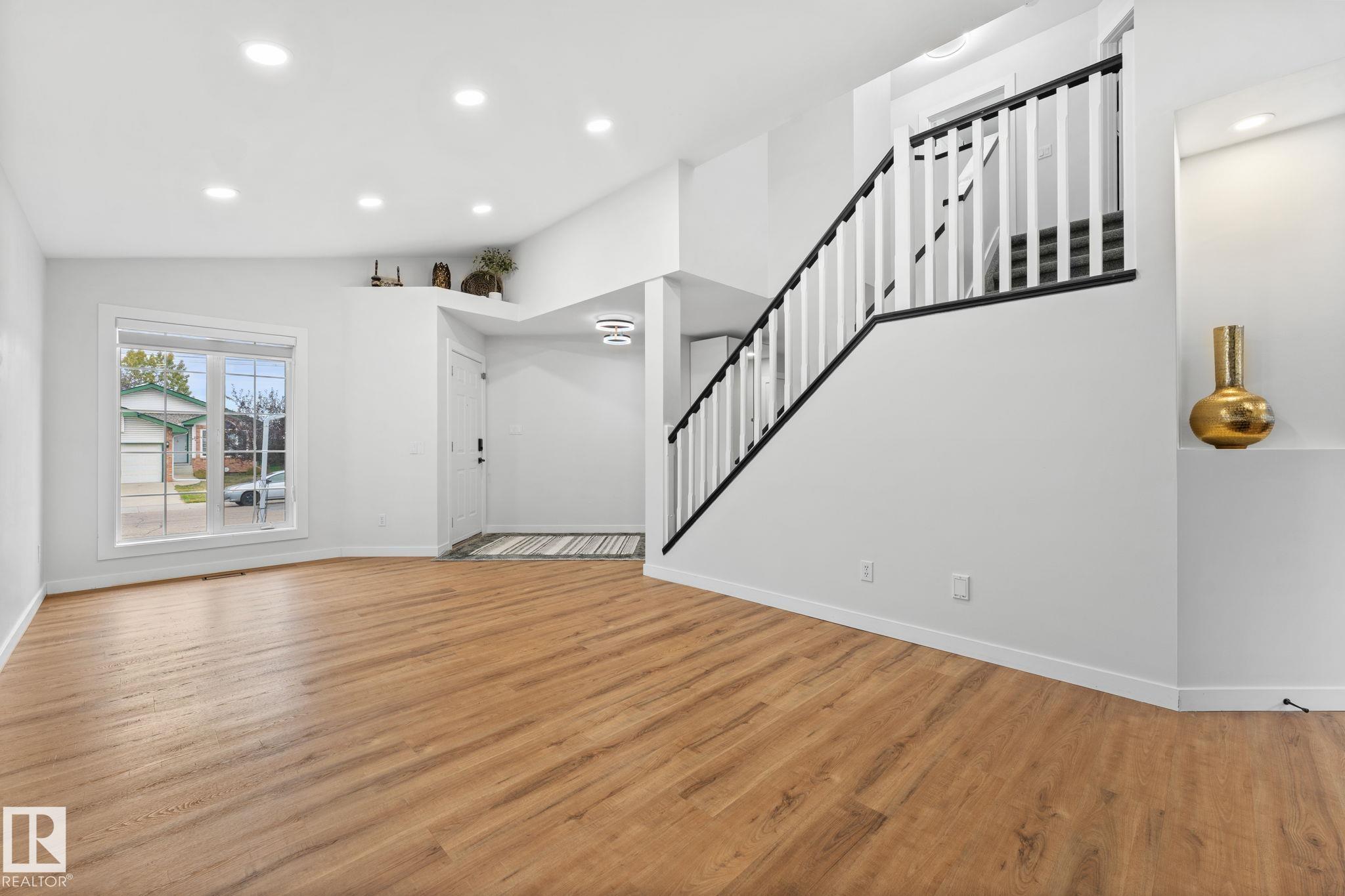 Photo 8 at 362 Blackburn Drive SW, Blackburne, Edmonton