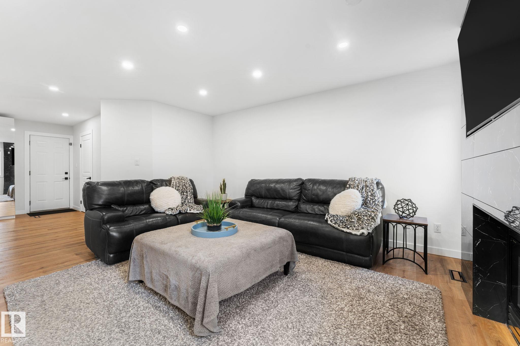 Photo 10 at 362 Blackburn Drive SW, Blackburne, Edmonton
