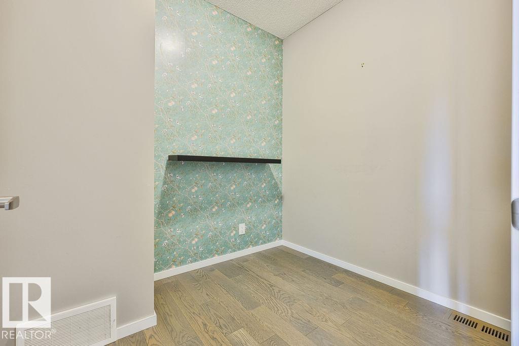 Photo 13 at 2031 207 Street NW, Stillwater, Edmonton