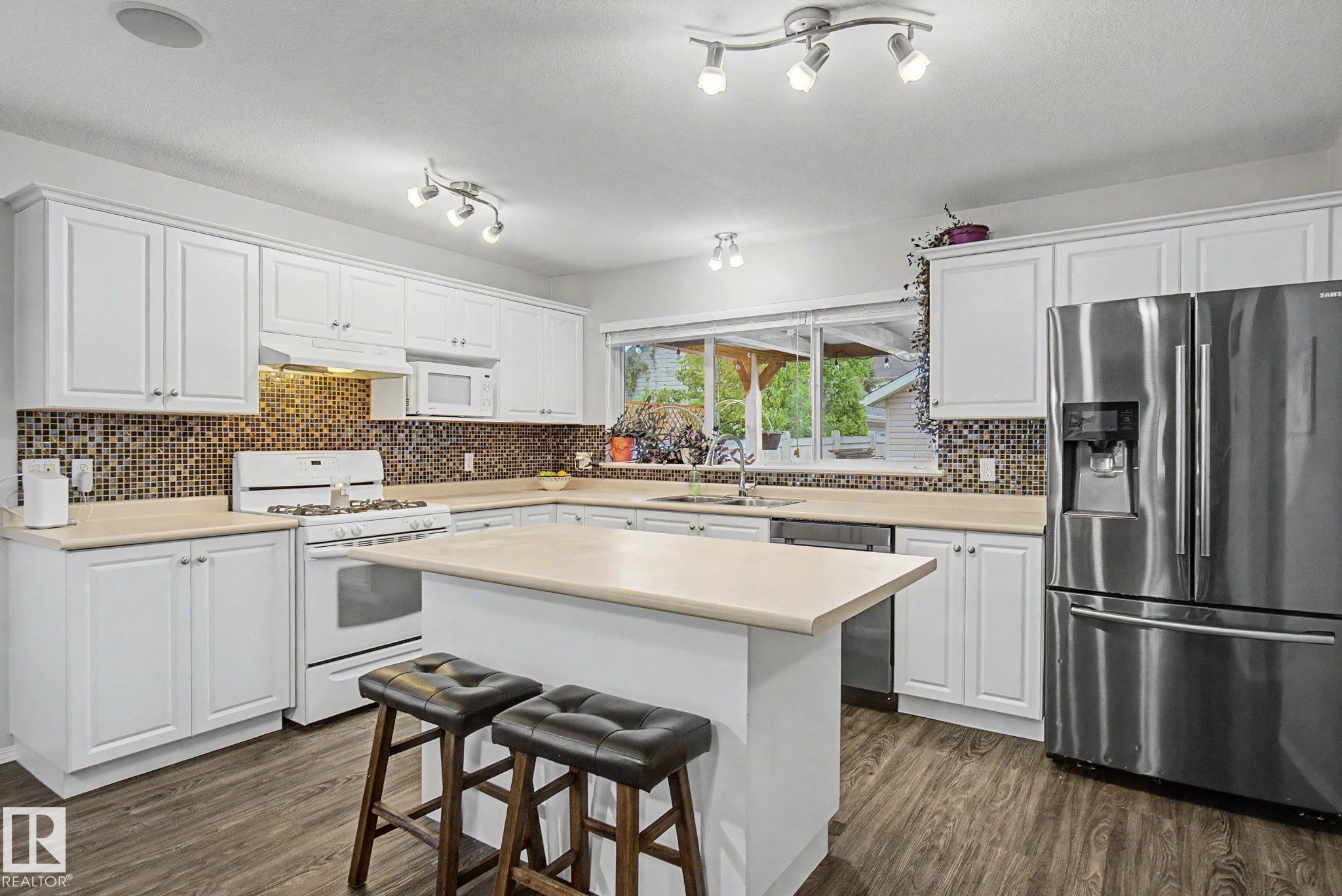 Photo 9 at 4137 Tompkins Way NW, Terwillegar Towne, Edmonton