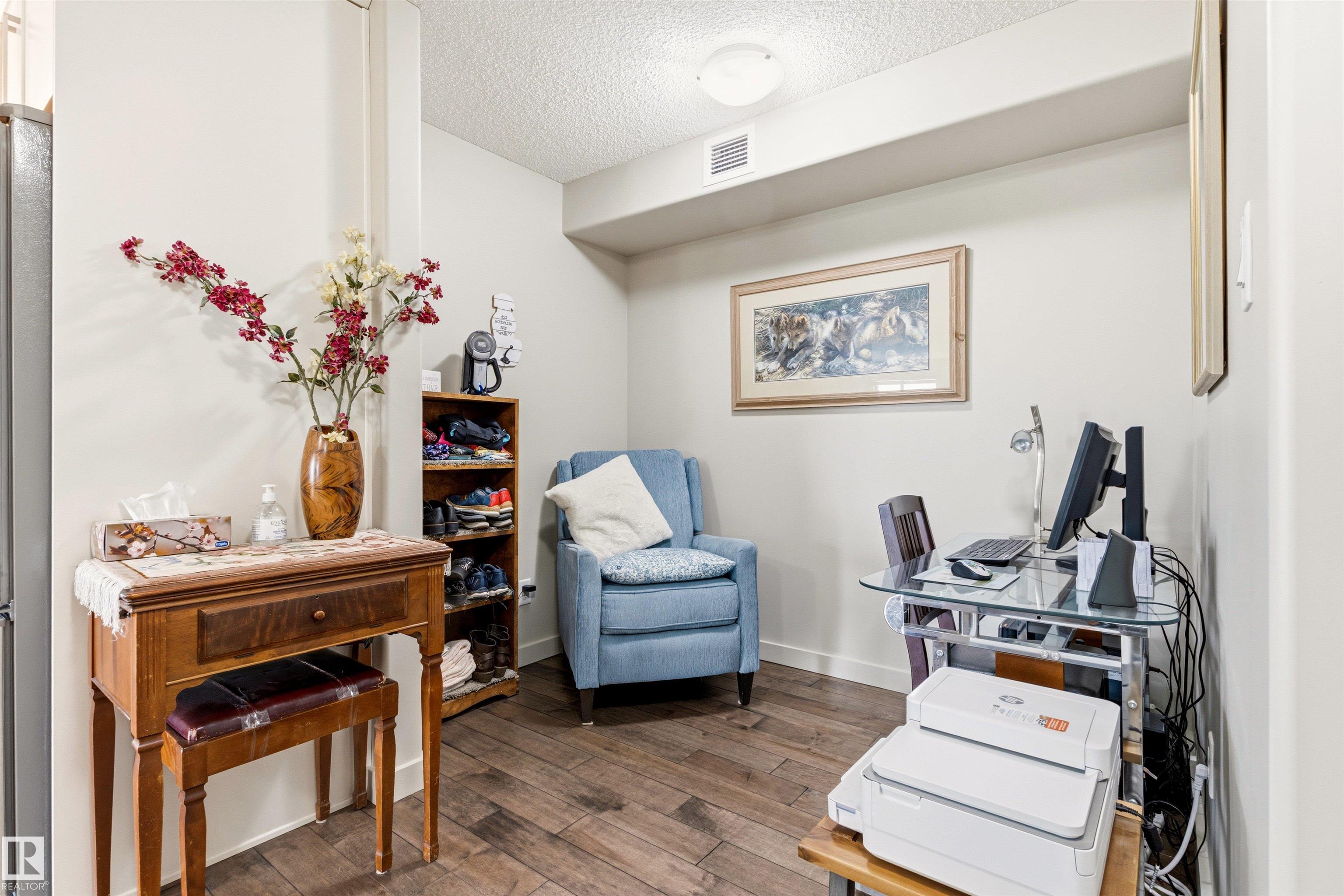 Photo 9 at 302 - 5510 Schonsee Drive NW, Schonsee, Edmonton
