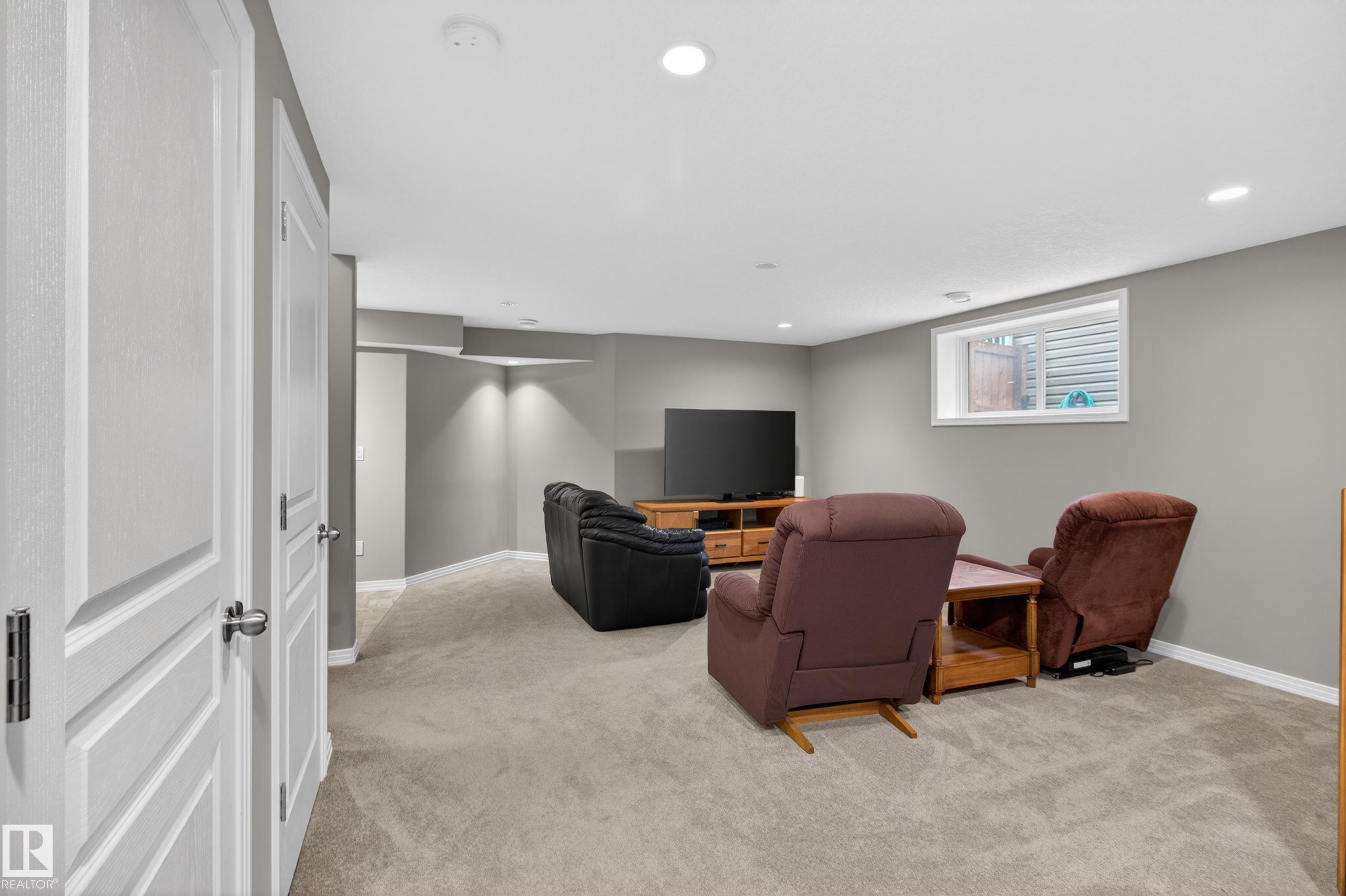 Photo 26 at 4420 48a Street, Alexandra Park, Leduc