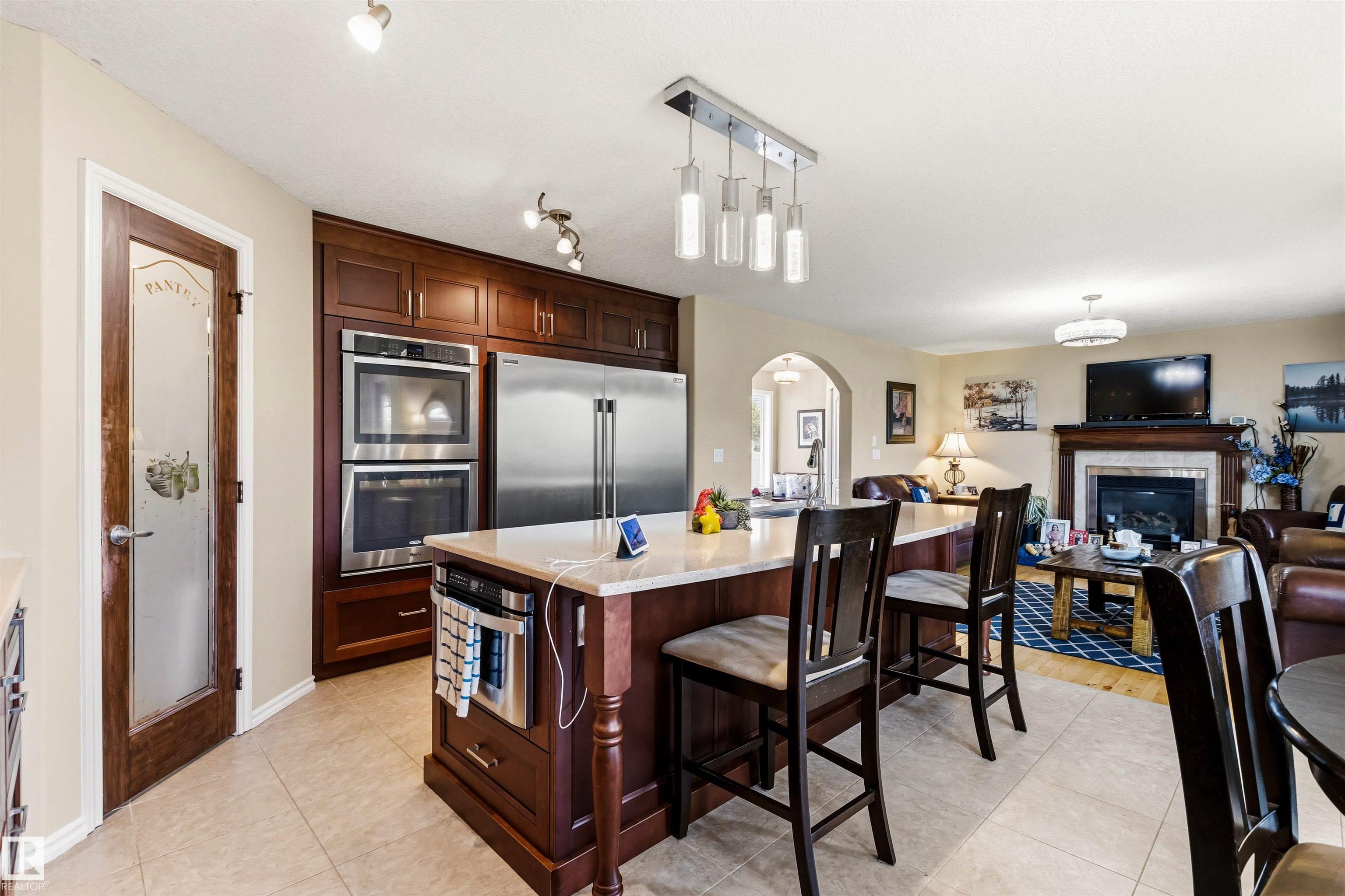 Photo 11 at 32 Lamplight Bay, Legacy Park, Spruce Grove