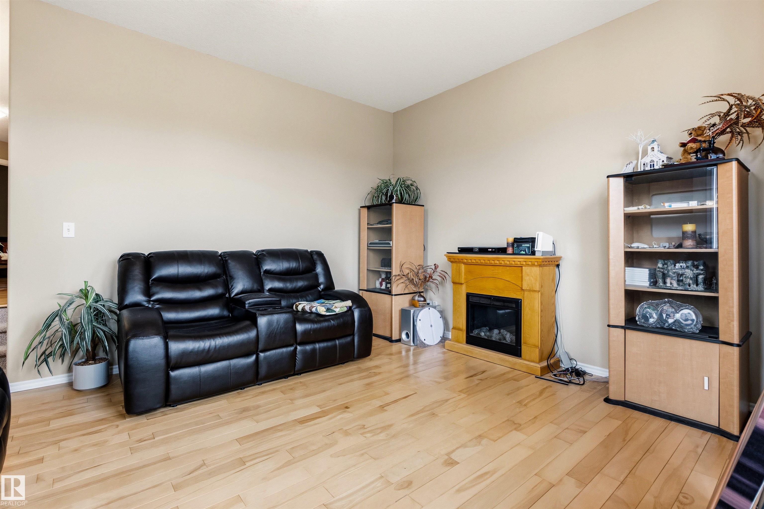 Photo 24 at 32 Lamplight Bay, Legacy Park, Spruce Grove