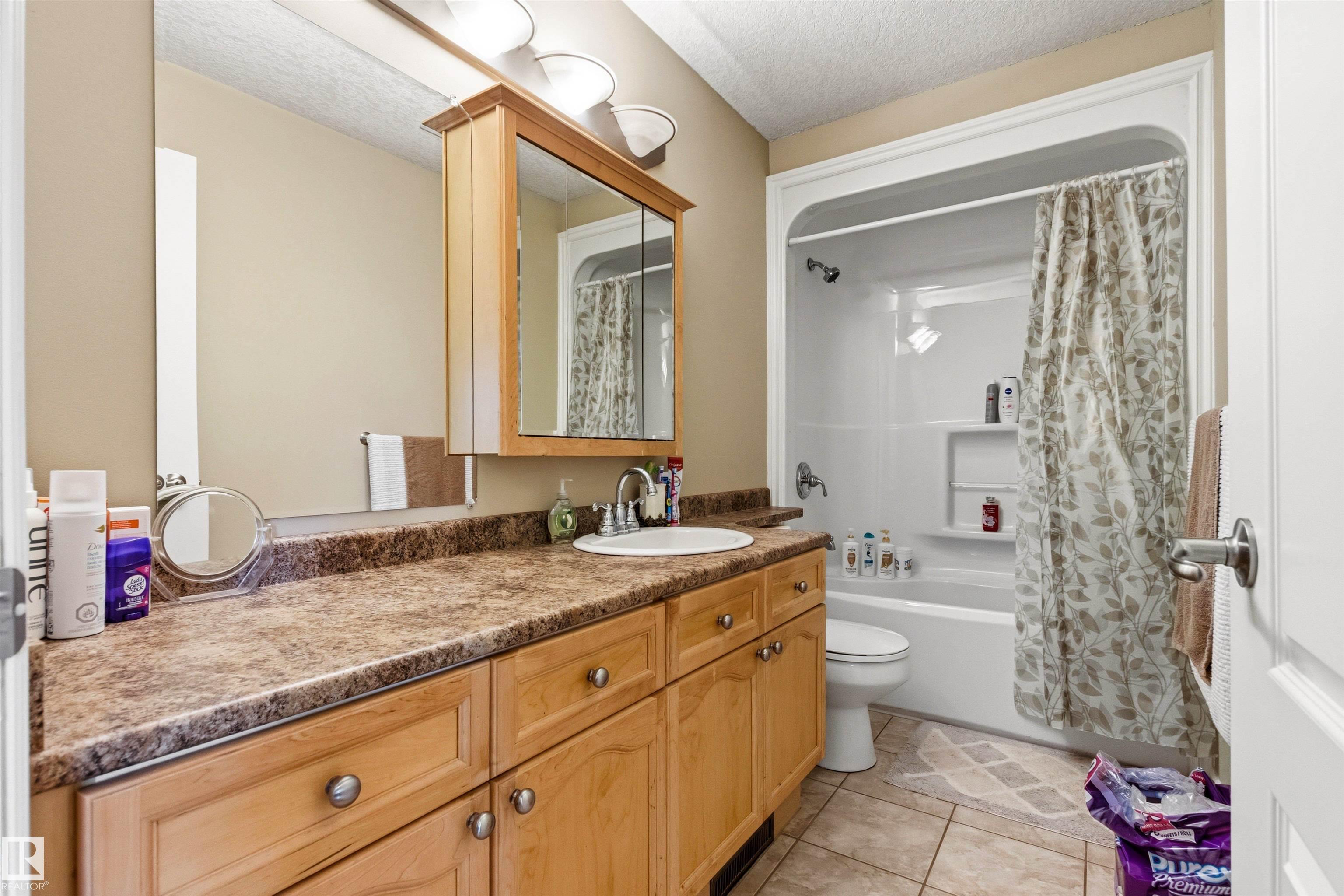 Photo 27 at 32 Lamplight Bay, Legacy Park, Spruce Grove
