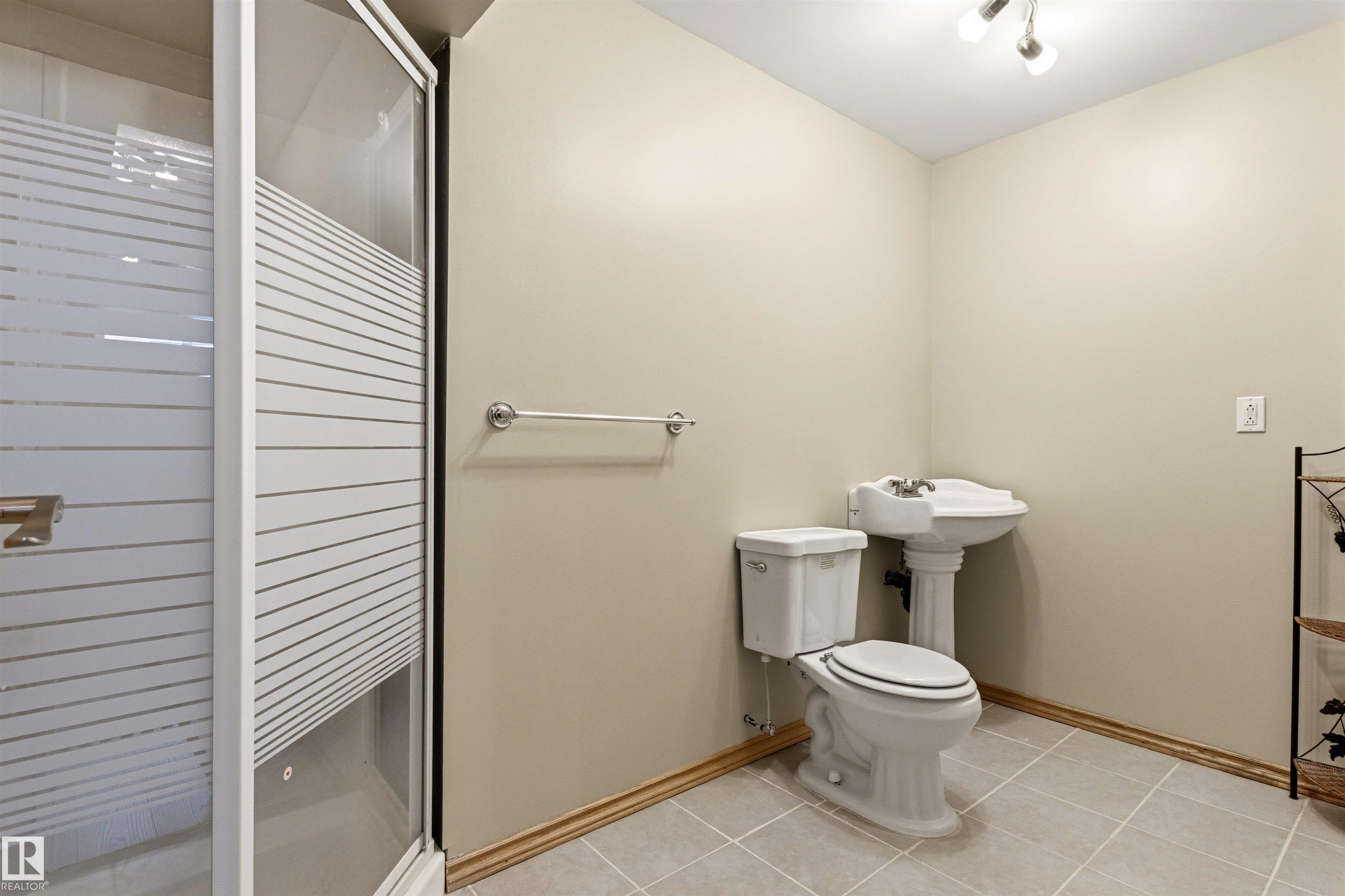Photo 44 at 32 Lamplight Bay, Legacy Park, Spruce Grove