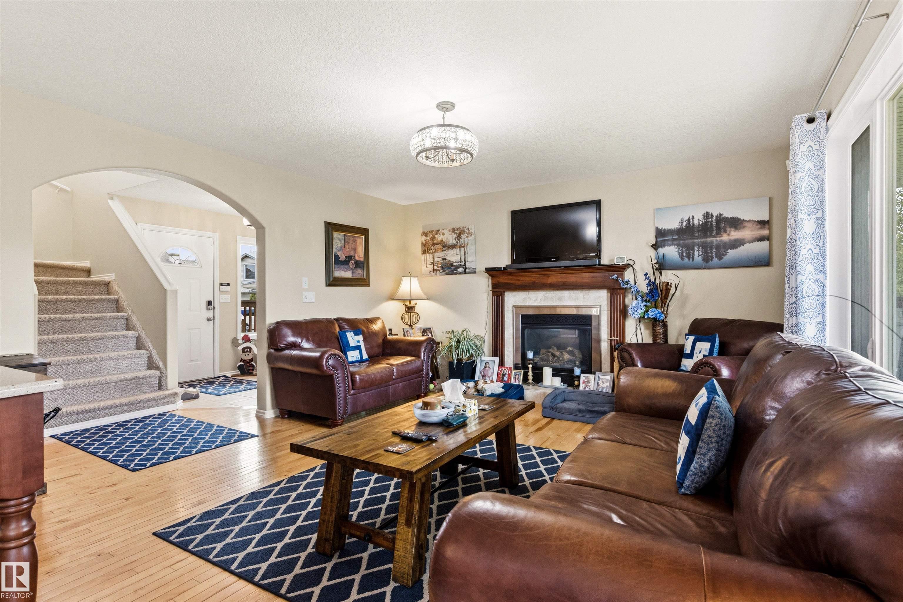 Photo 6 at 32 Lamplight Bay, Legacy Park, Spruce Grove