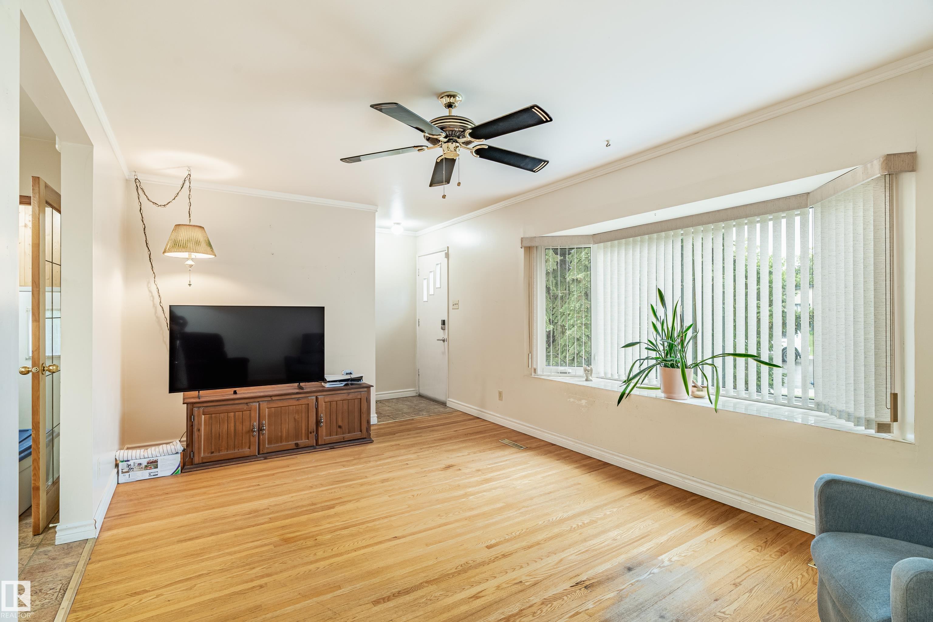Photo 15 at 9011 60 Street NW, Ottewell, Edmonton