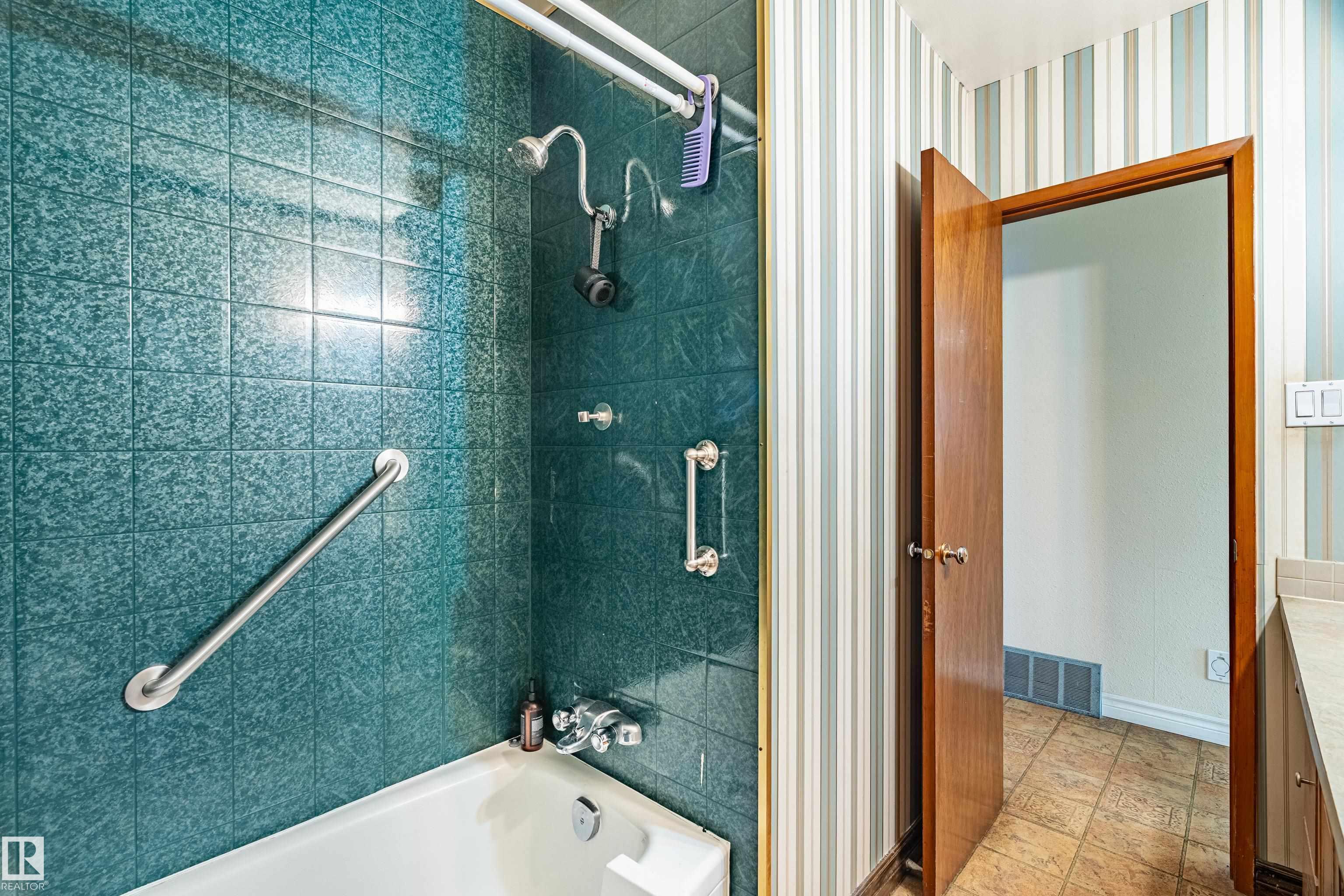 Photo 31 at 9011 60 Street NW, Ottewell, Edmonton