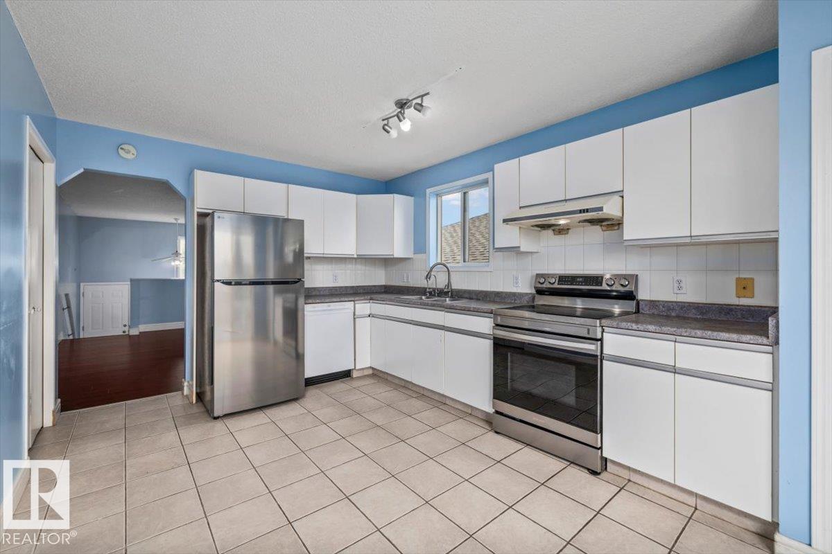 Photo 11 at 8103 154 Avenue NW, Mayliewan, Edmonton
